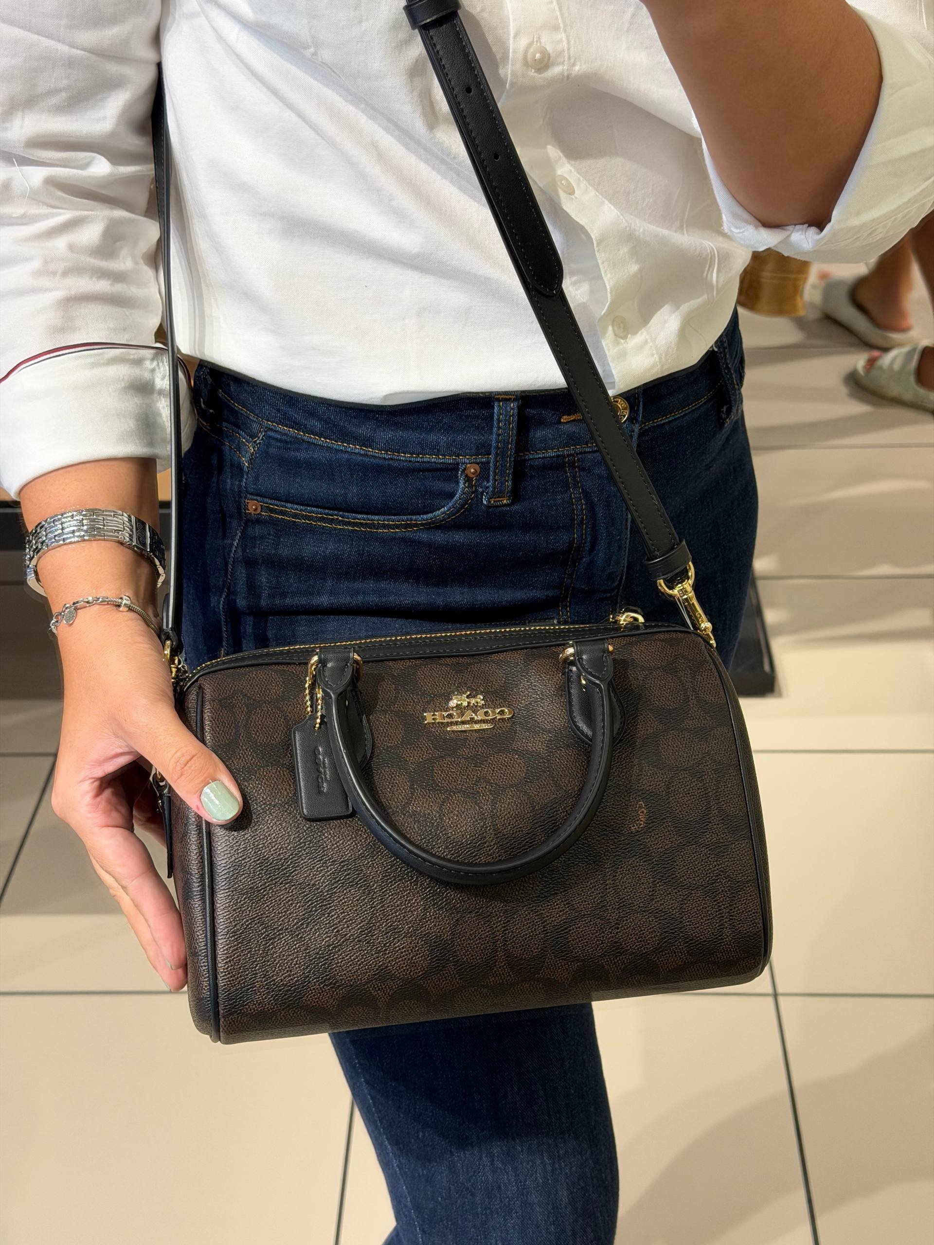 BOLSA DE MÃO COM ALÇA EXTRA