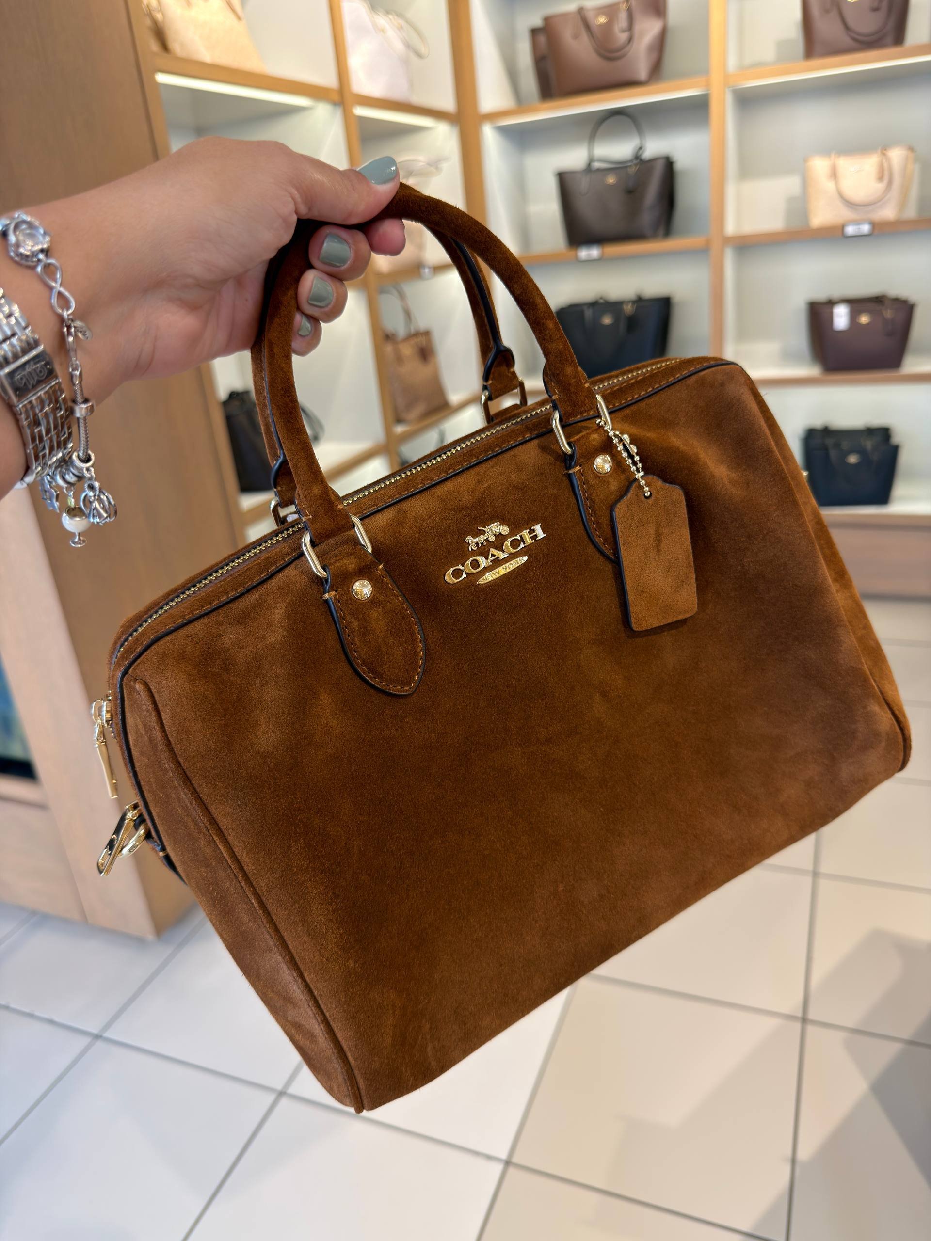 BOLSA DE MÃO COM ALÇA EXTRA