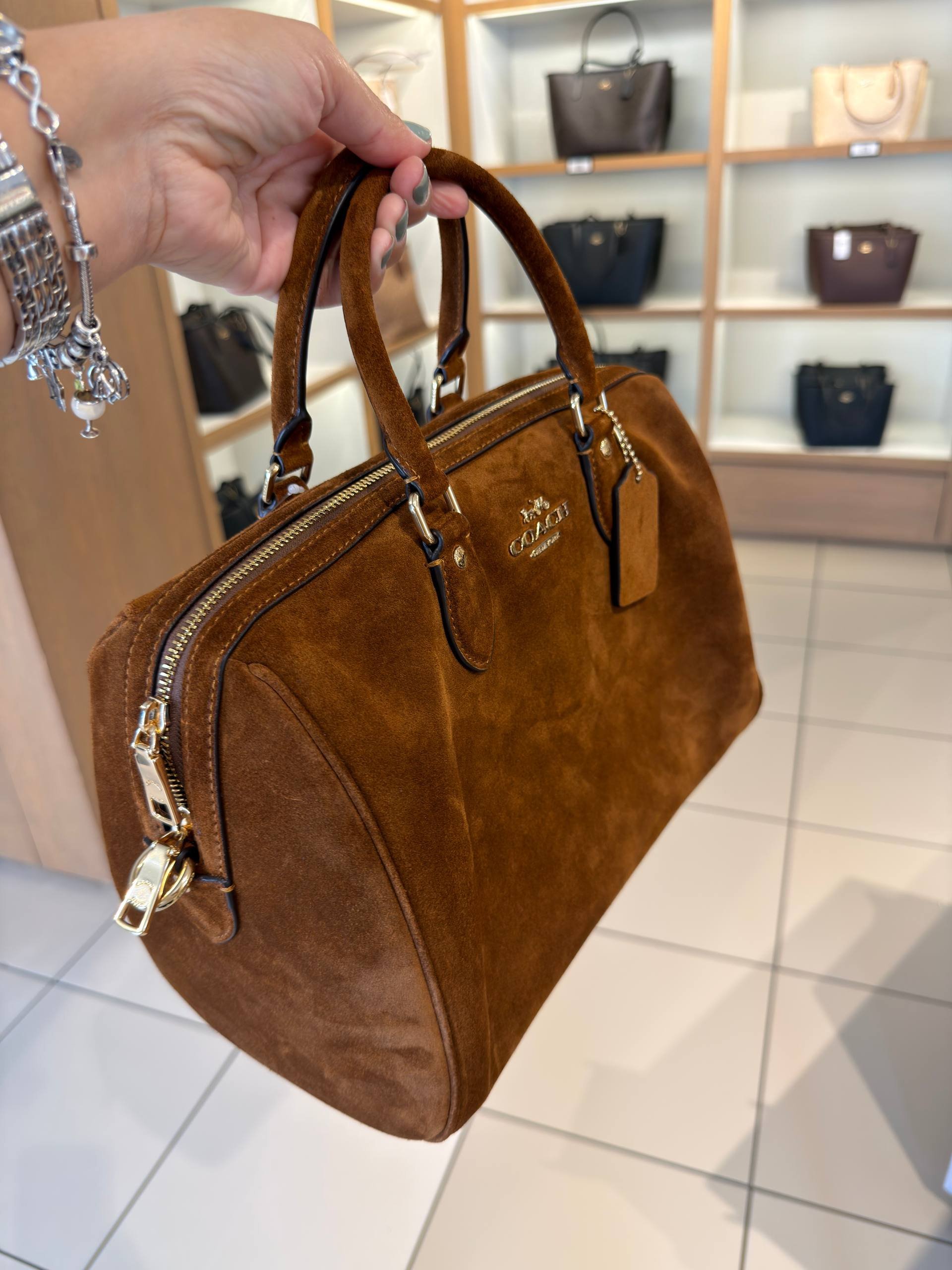 BOLSA DE MÃO COM ALÇA EXTRA