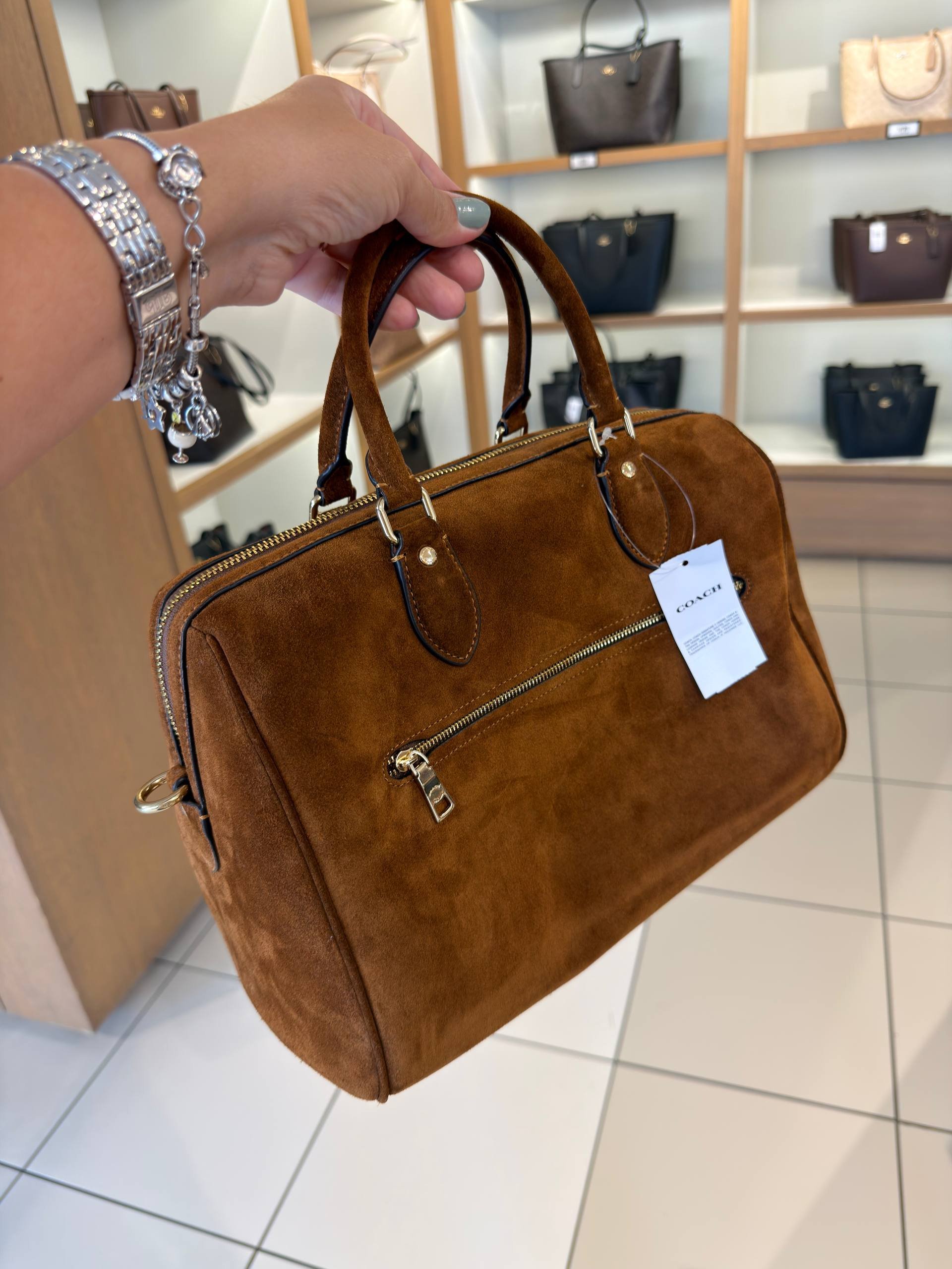 BOLSA DE MÃO COM ALÇA EXTRA