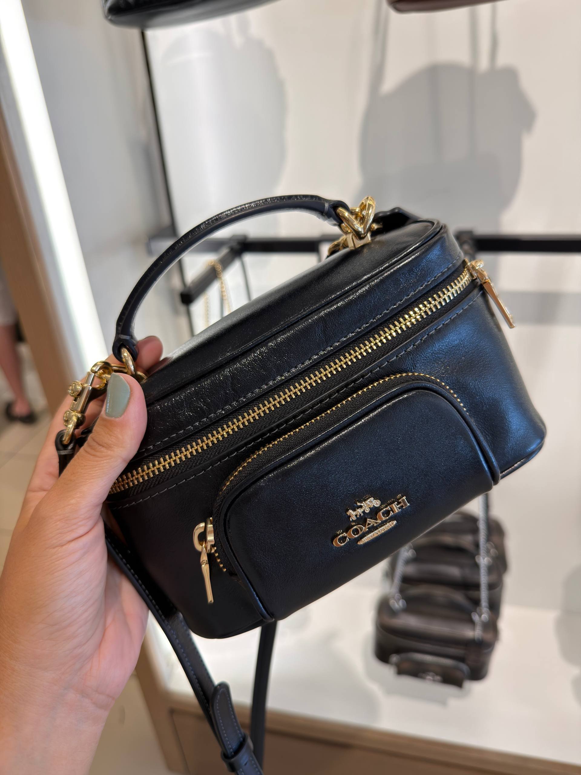 BOLSA DE MÃO COM DUAS ALÇAS EXTRA