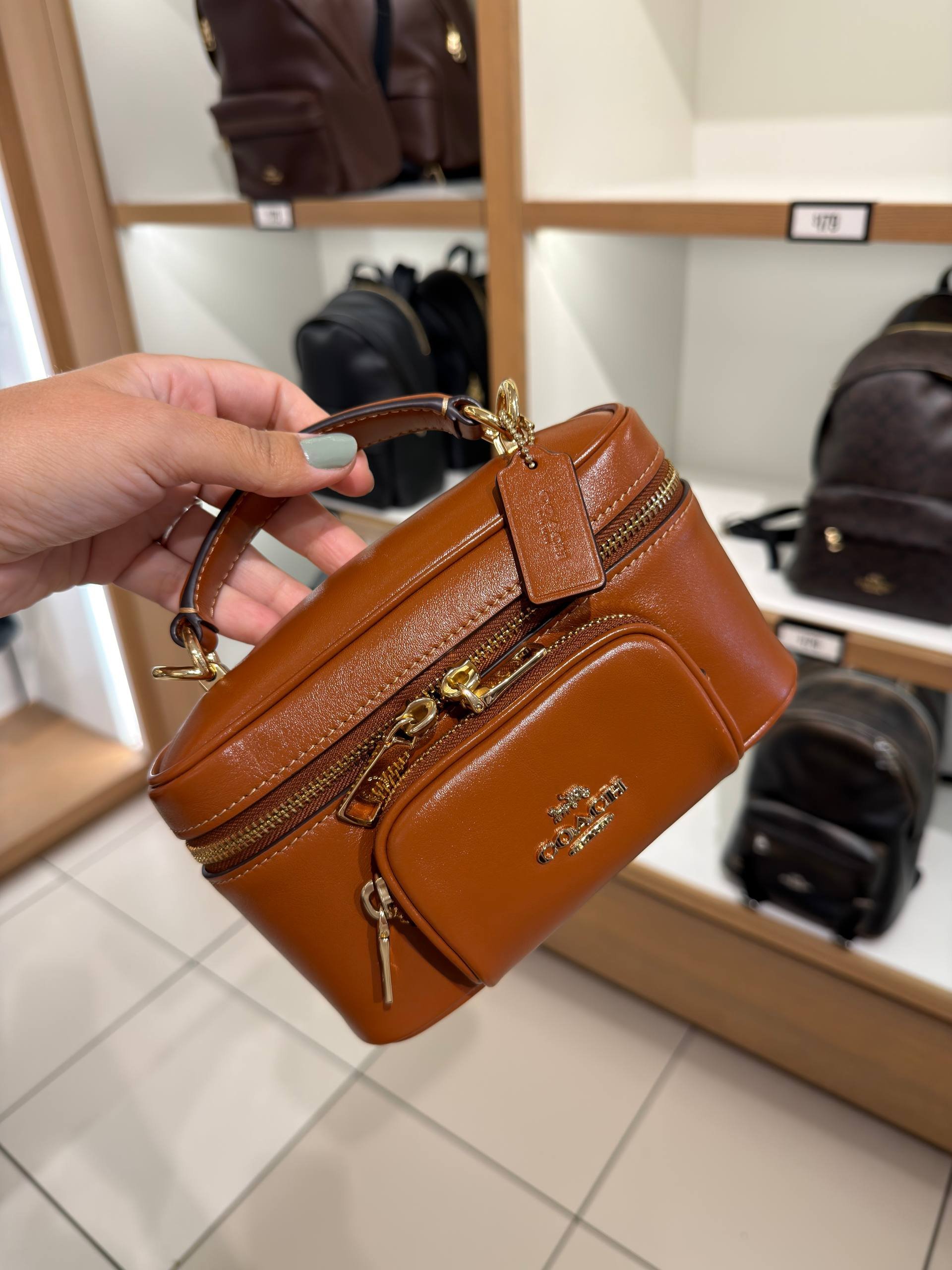 BOLSA DE MÃO COM DUAS ALÇAS EXTRA