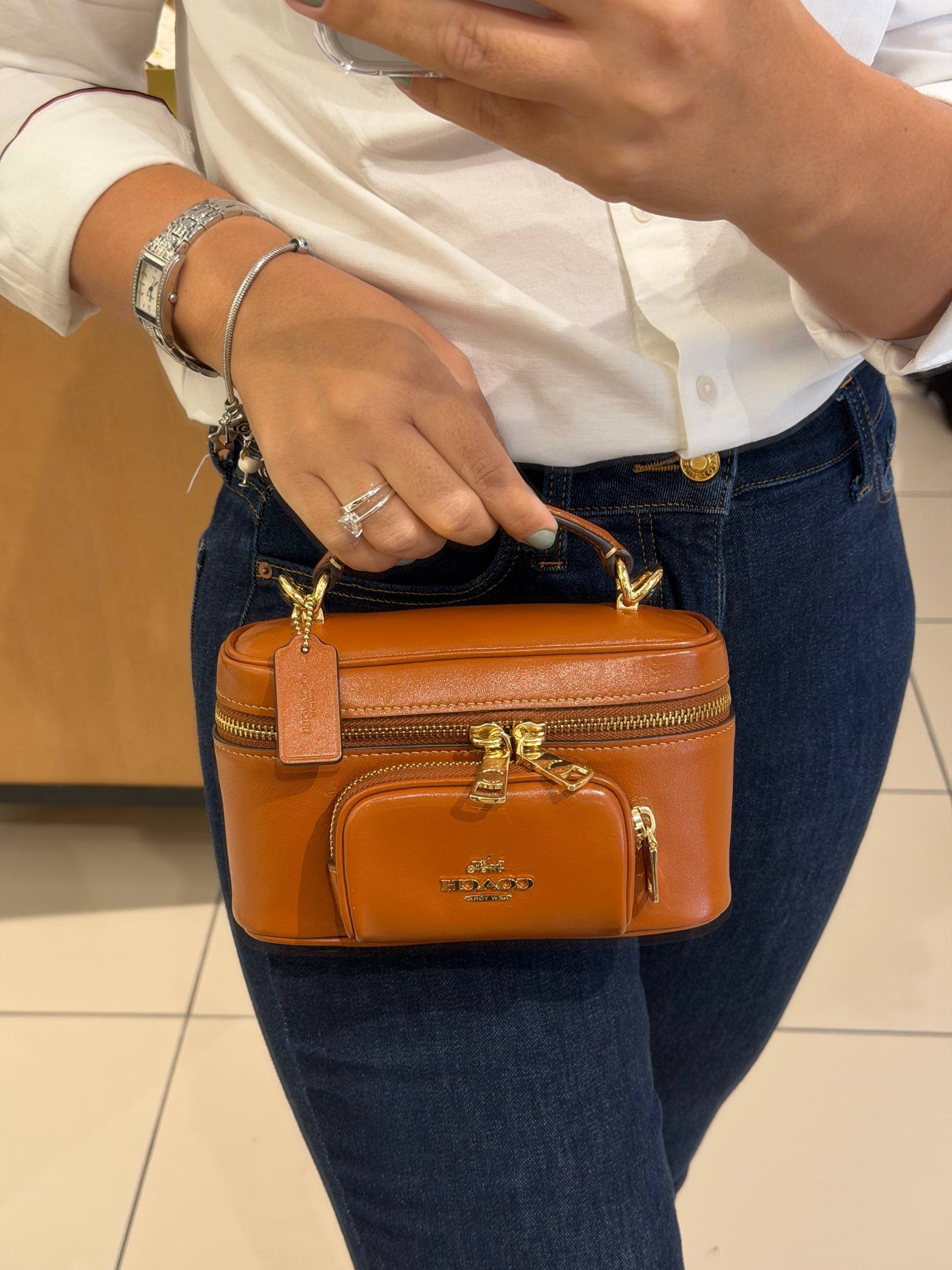 BOLSA DE MÃO COM DUAS ALÇAS EXTRA