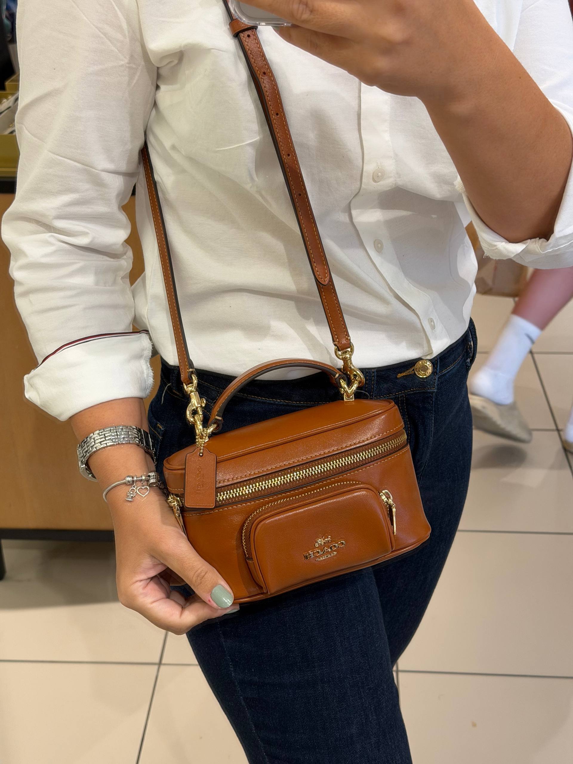 BOLSA DE MÃO COM DUAS ALÇAS EXTRA