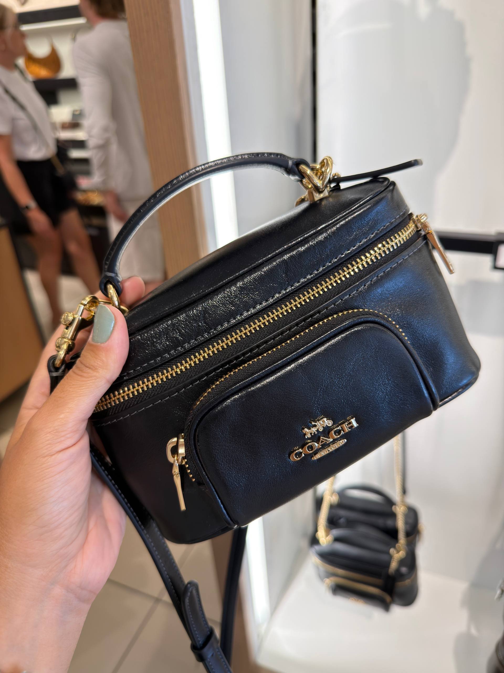 BOLSA DE MÃO COM DUAS ALÇAS EXTRA