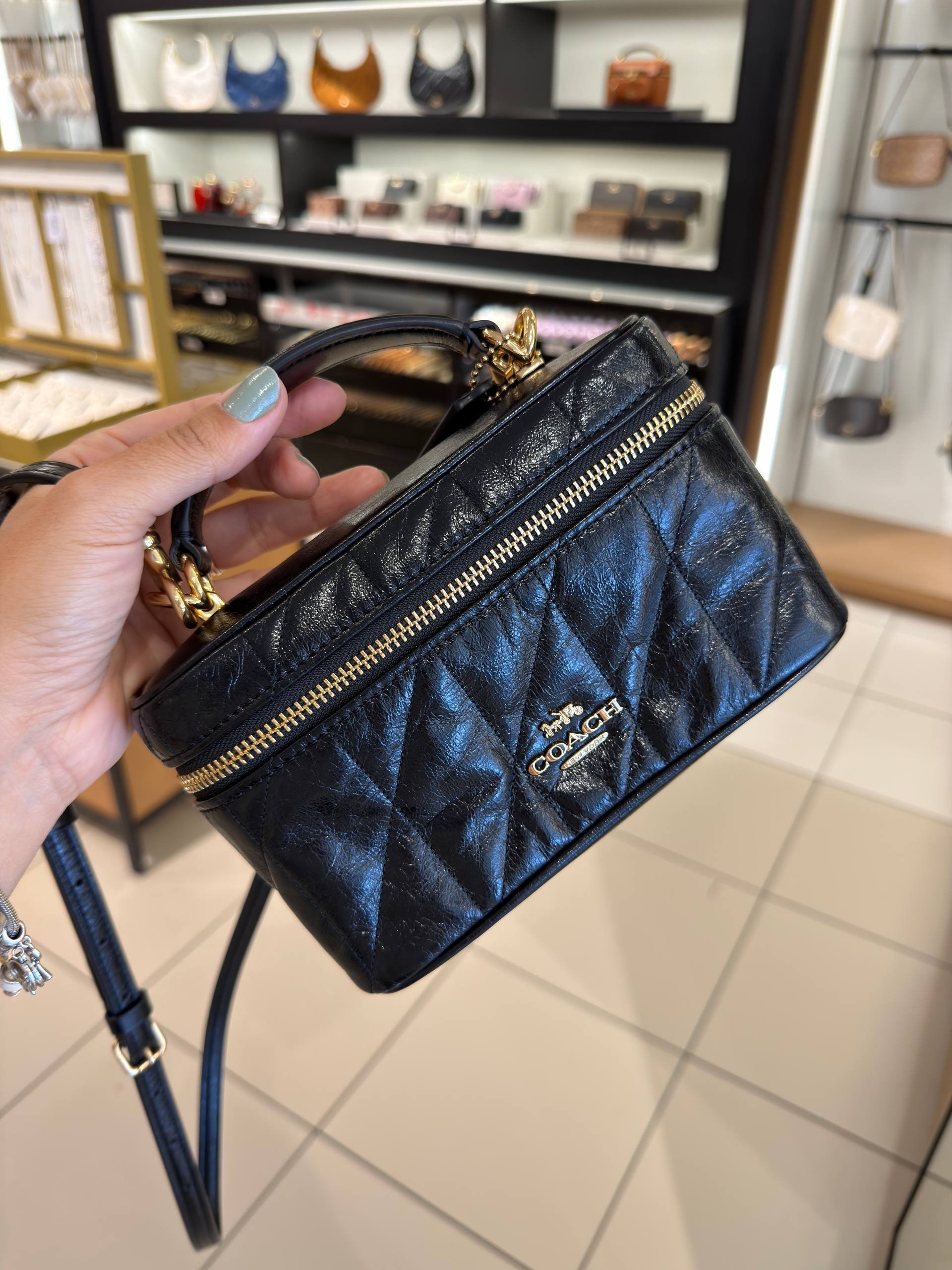 BOLSA DE MÃO COM ALÇA EXTRA