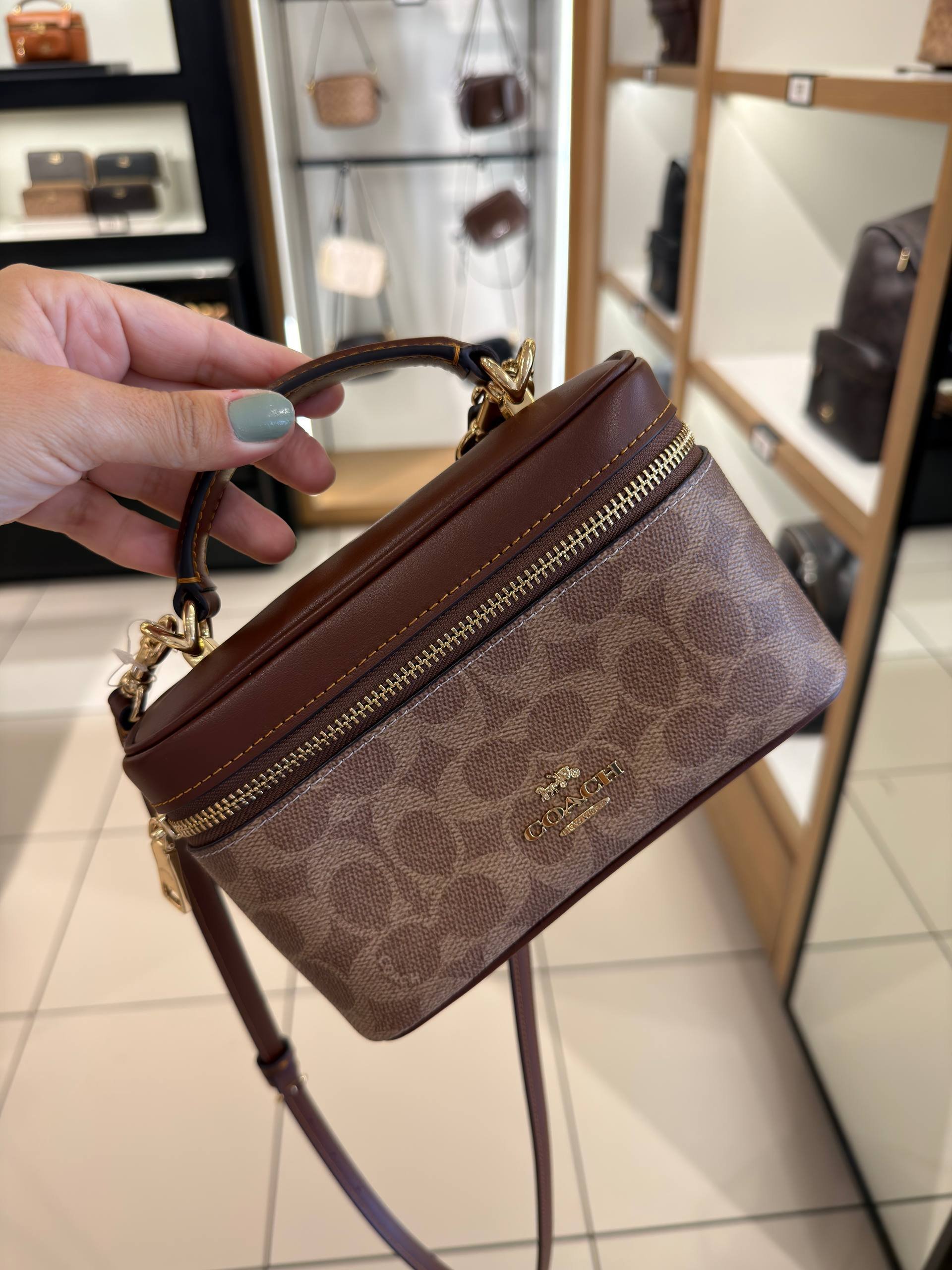 BOLSA DE MÃO COM ALÇA EXTRA