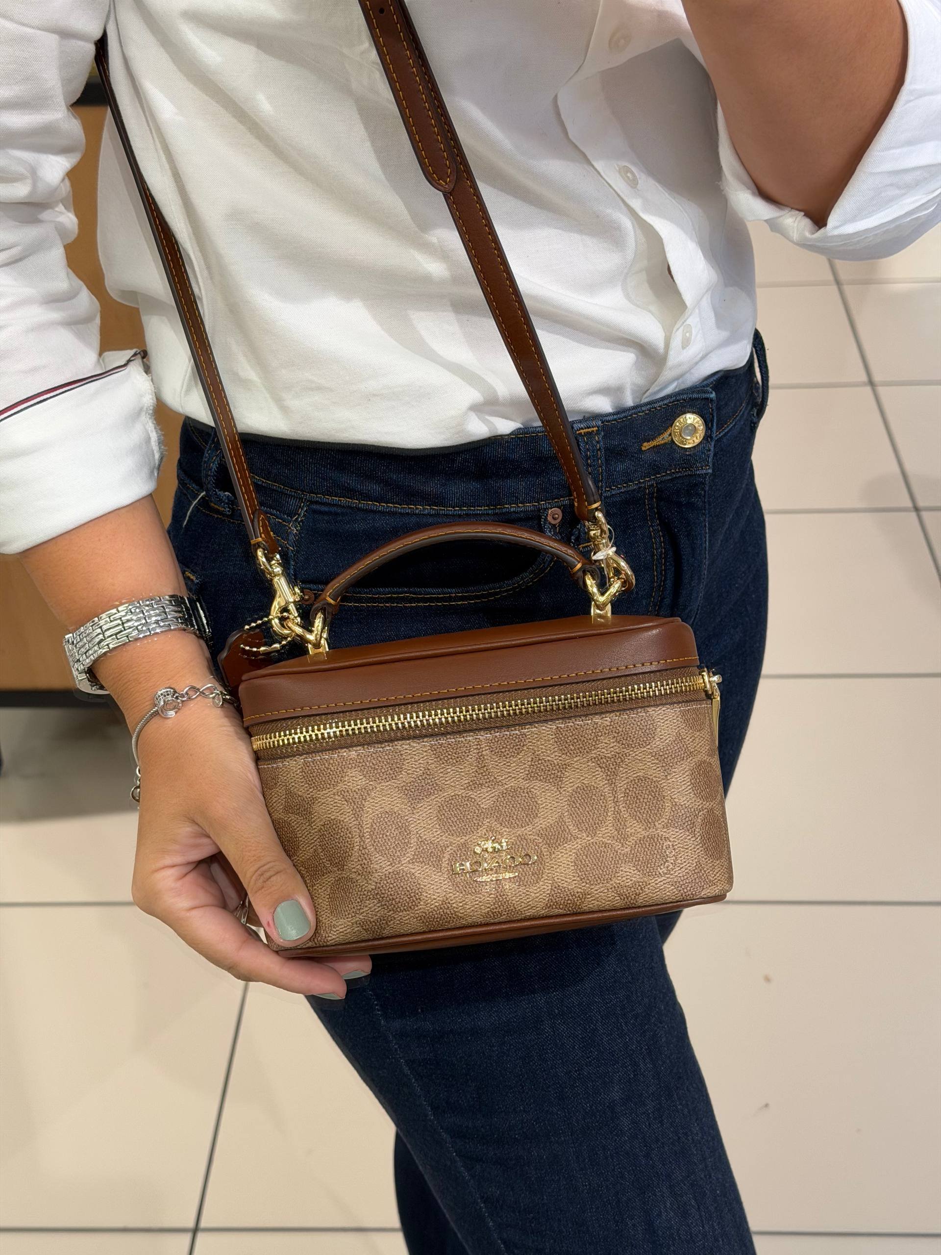 BOLSA DE MÃO COM ALÇA EXTRA