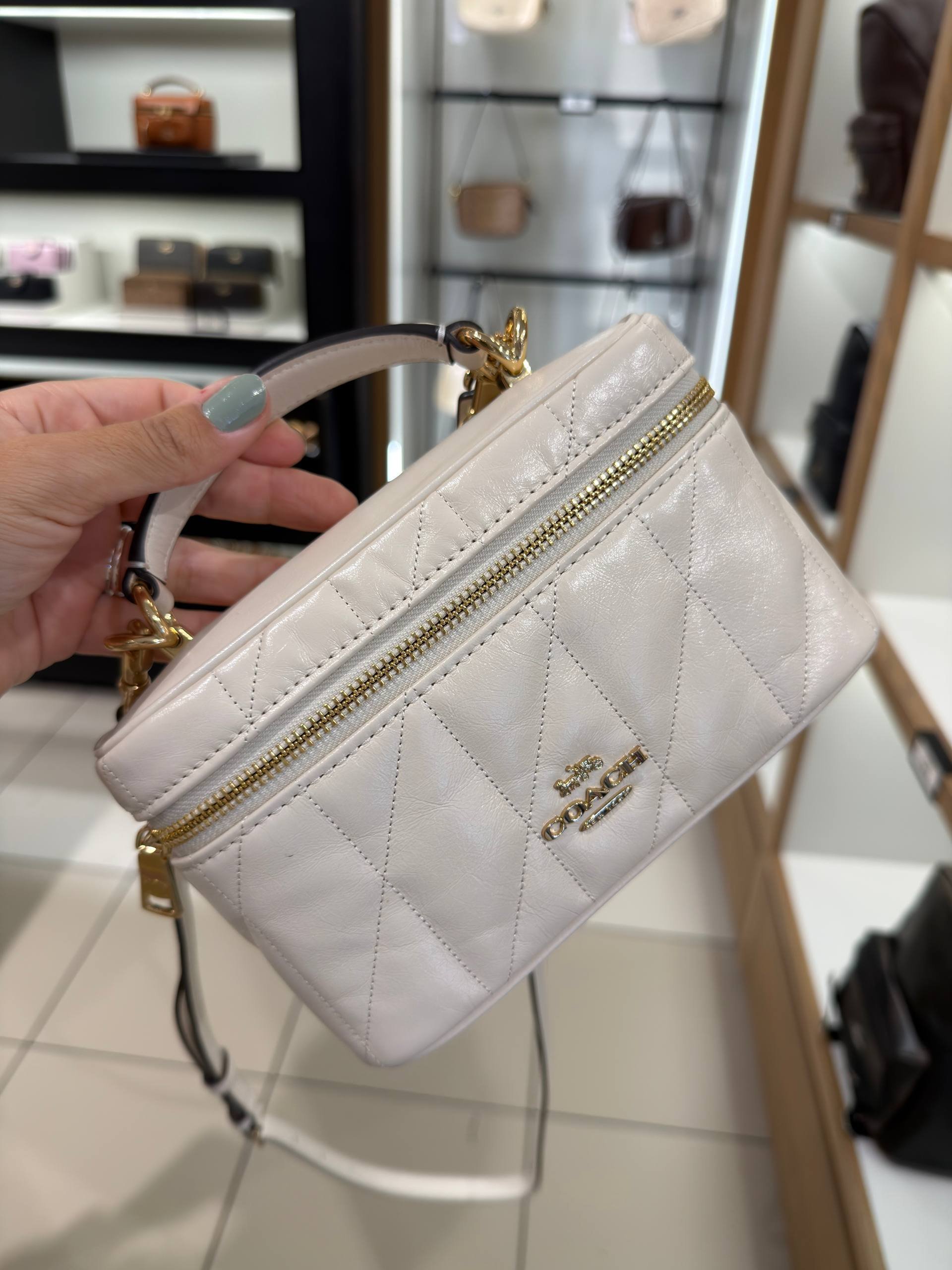 BOLSA DE MÃO COM ALÇA EXTRA