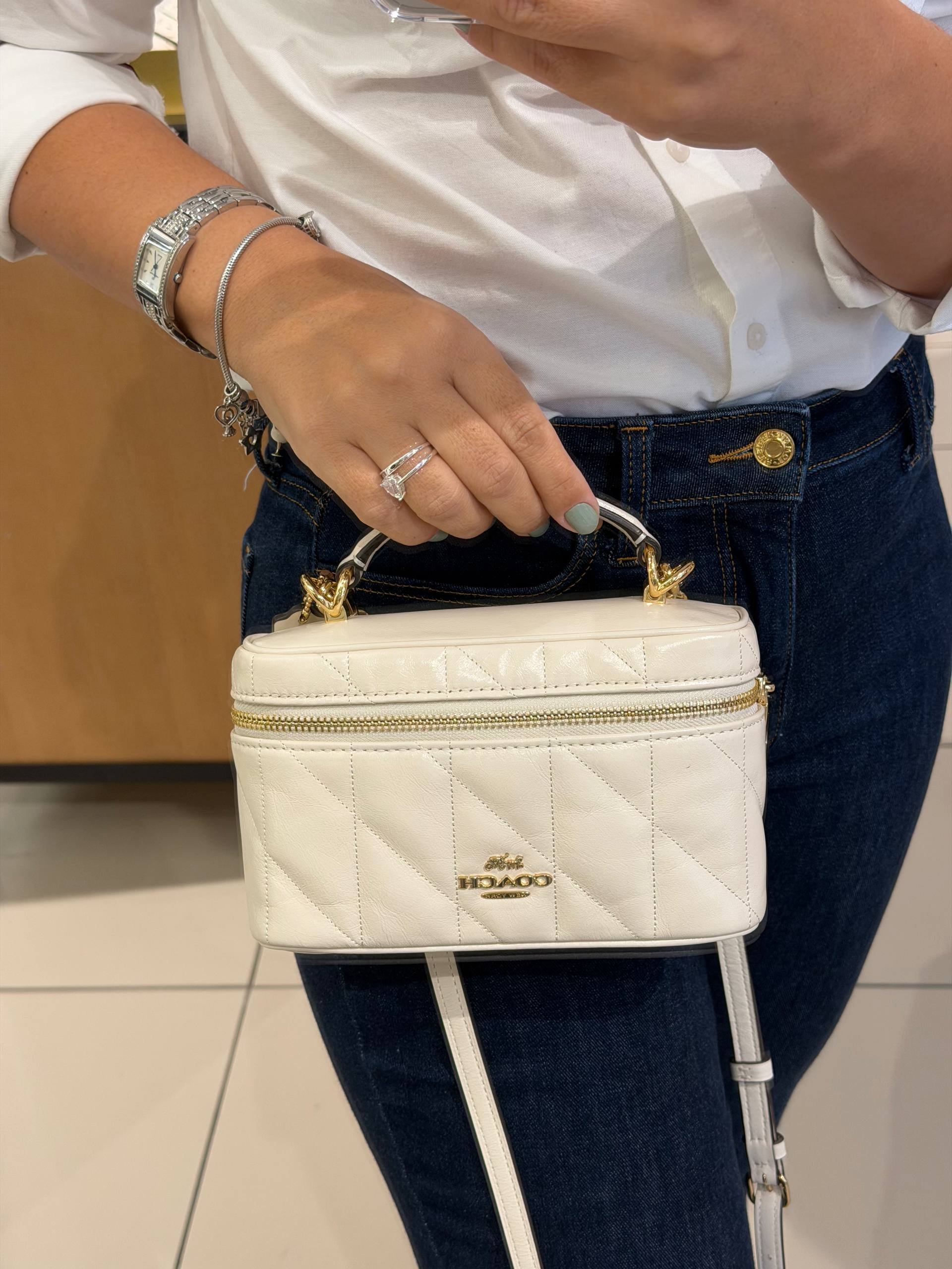 BOLSA DE MÃO COM ALÇA EXTRA