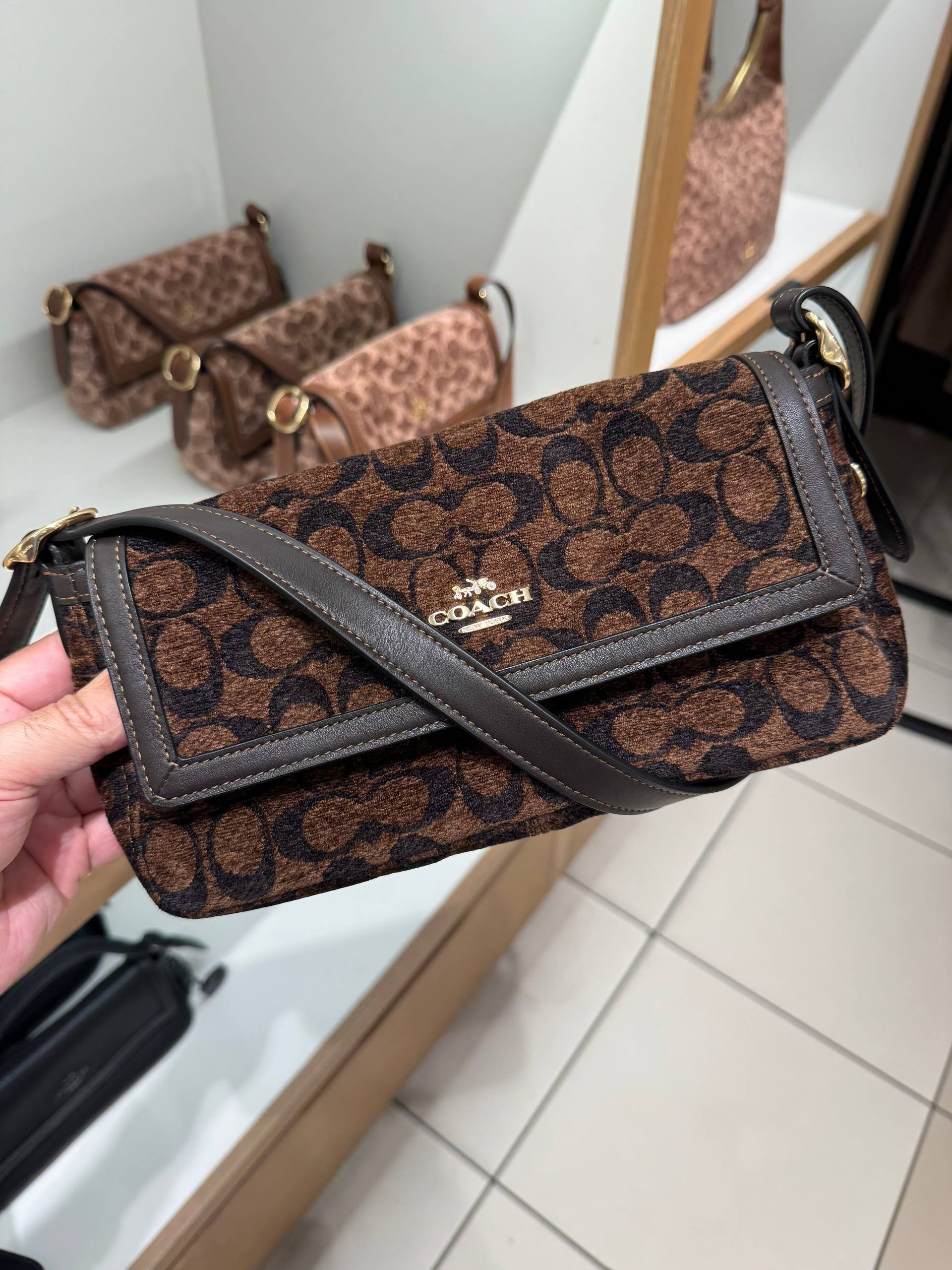 BOLSA DE OMBRO COM ALÇA EXTRA