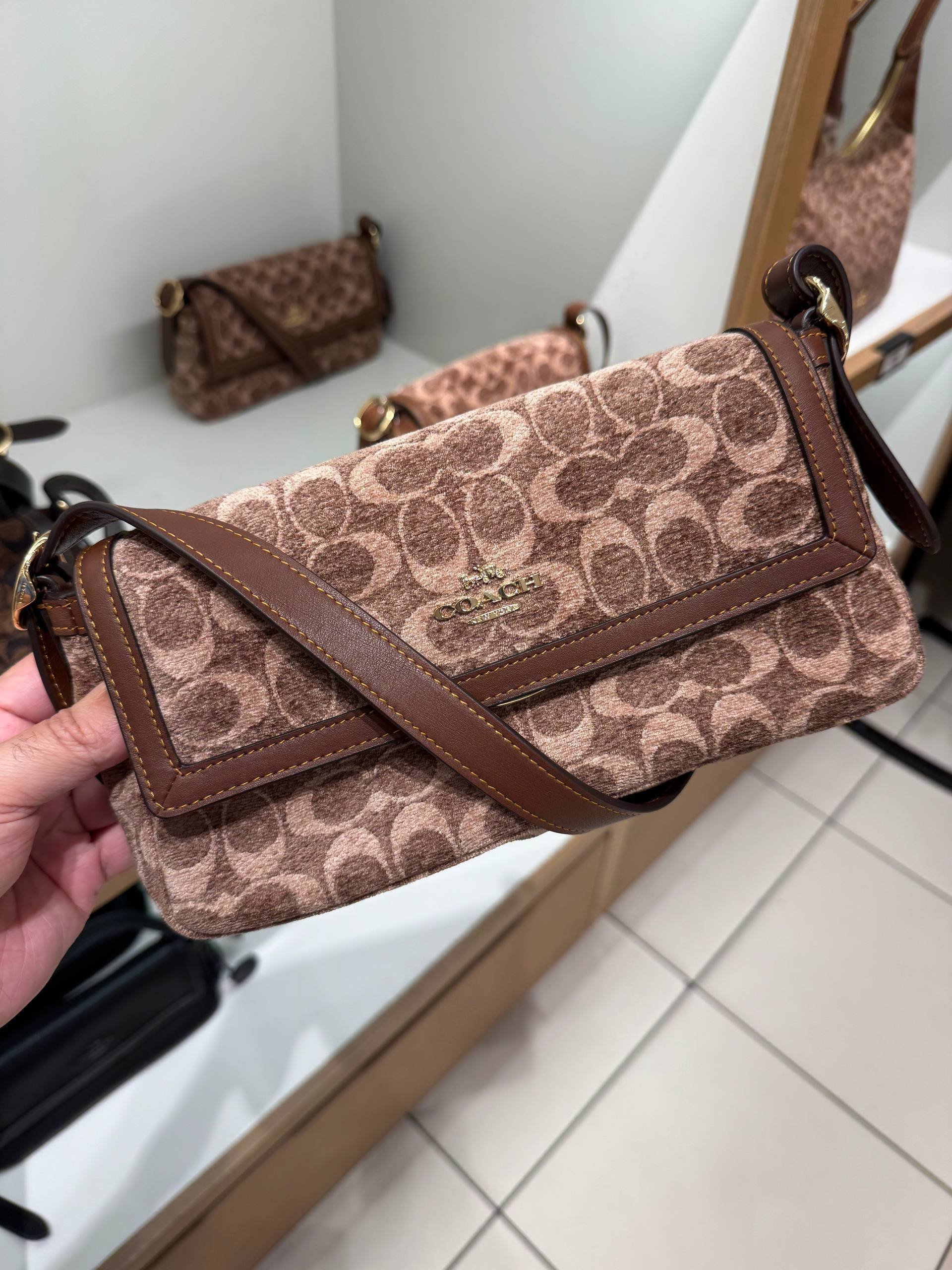 BOLSA DE OMBRO COM ALÇA EXTRA