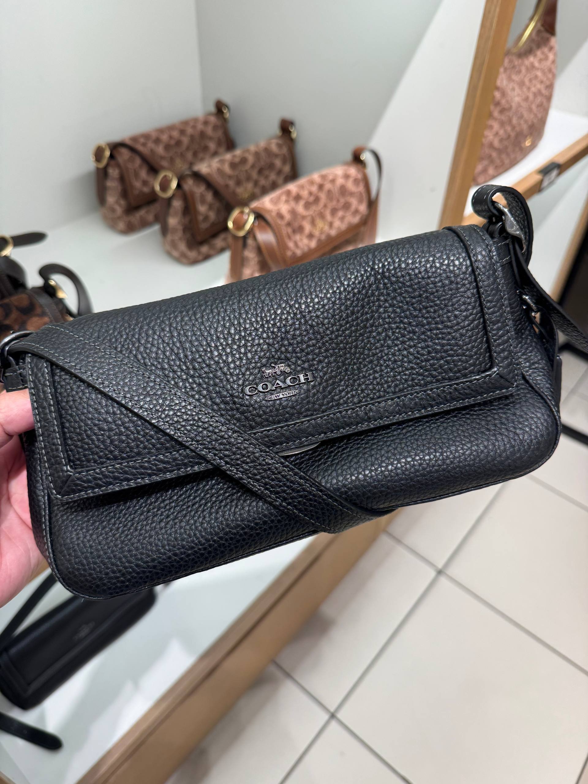 BOLSA DE OMBRO COM ALÇA EXTRA