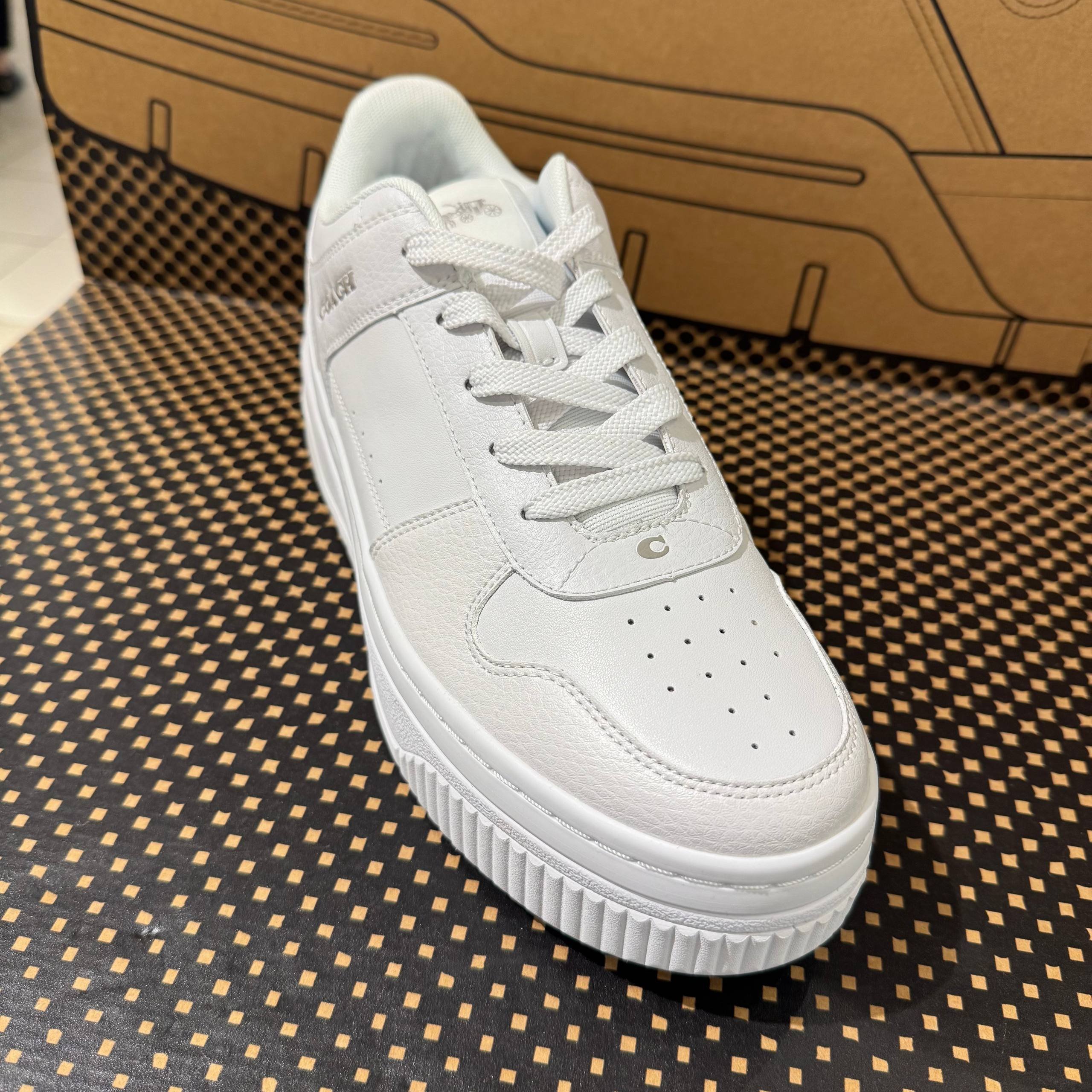 SNEAKER