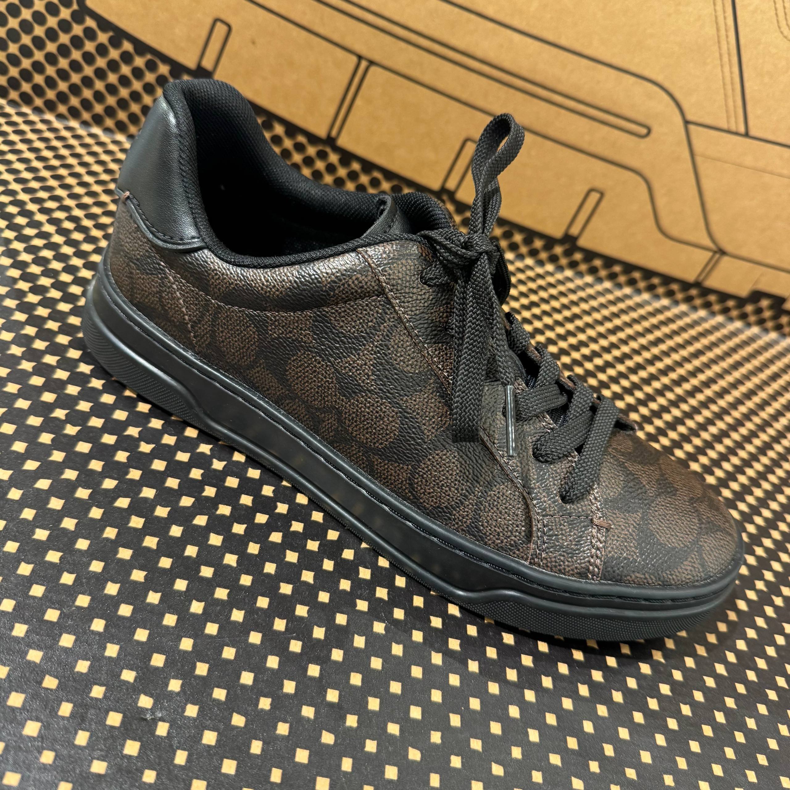 SNEAKER
