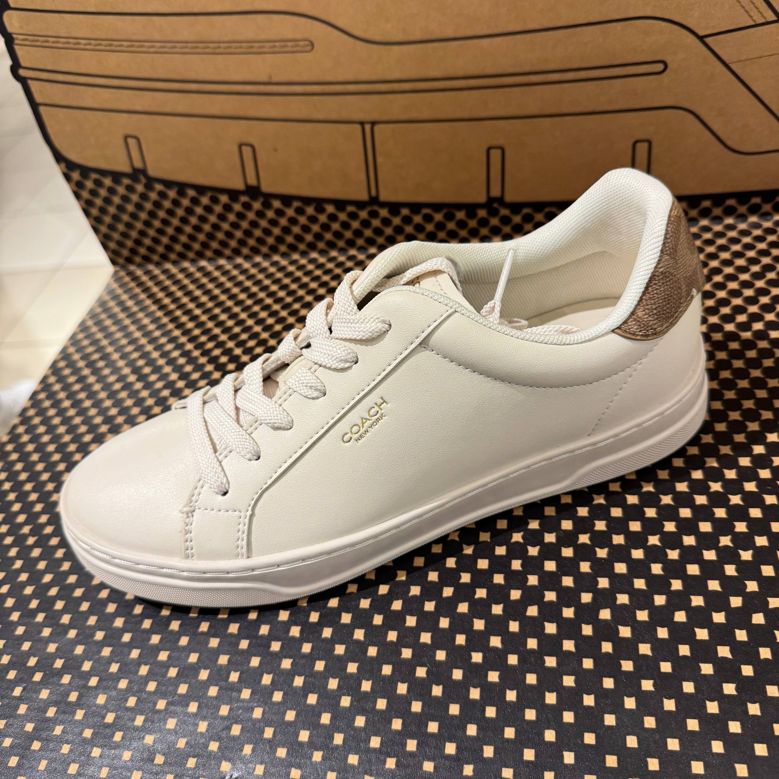 SNEAKER