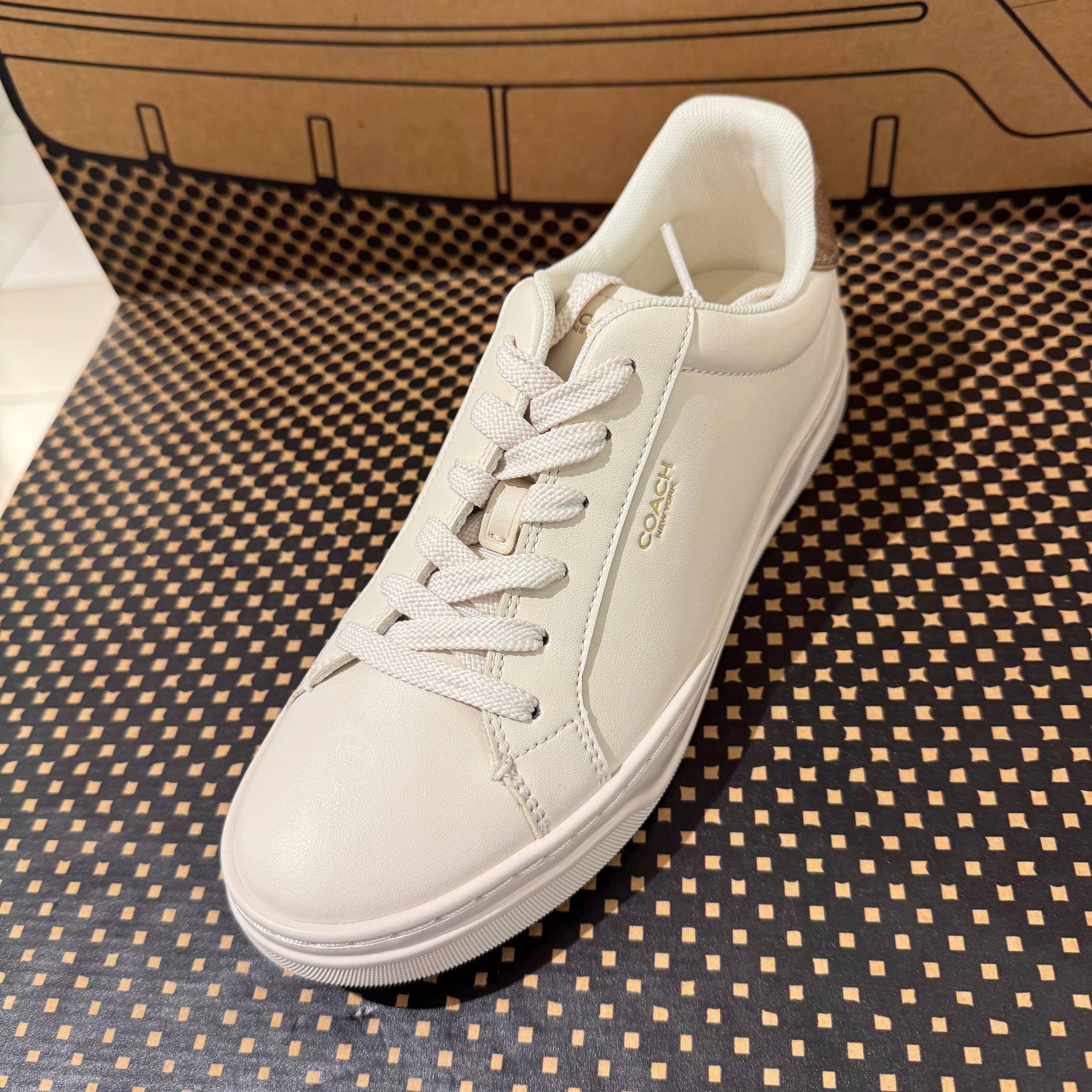 SNEAKER