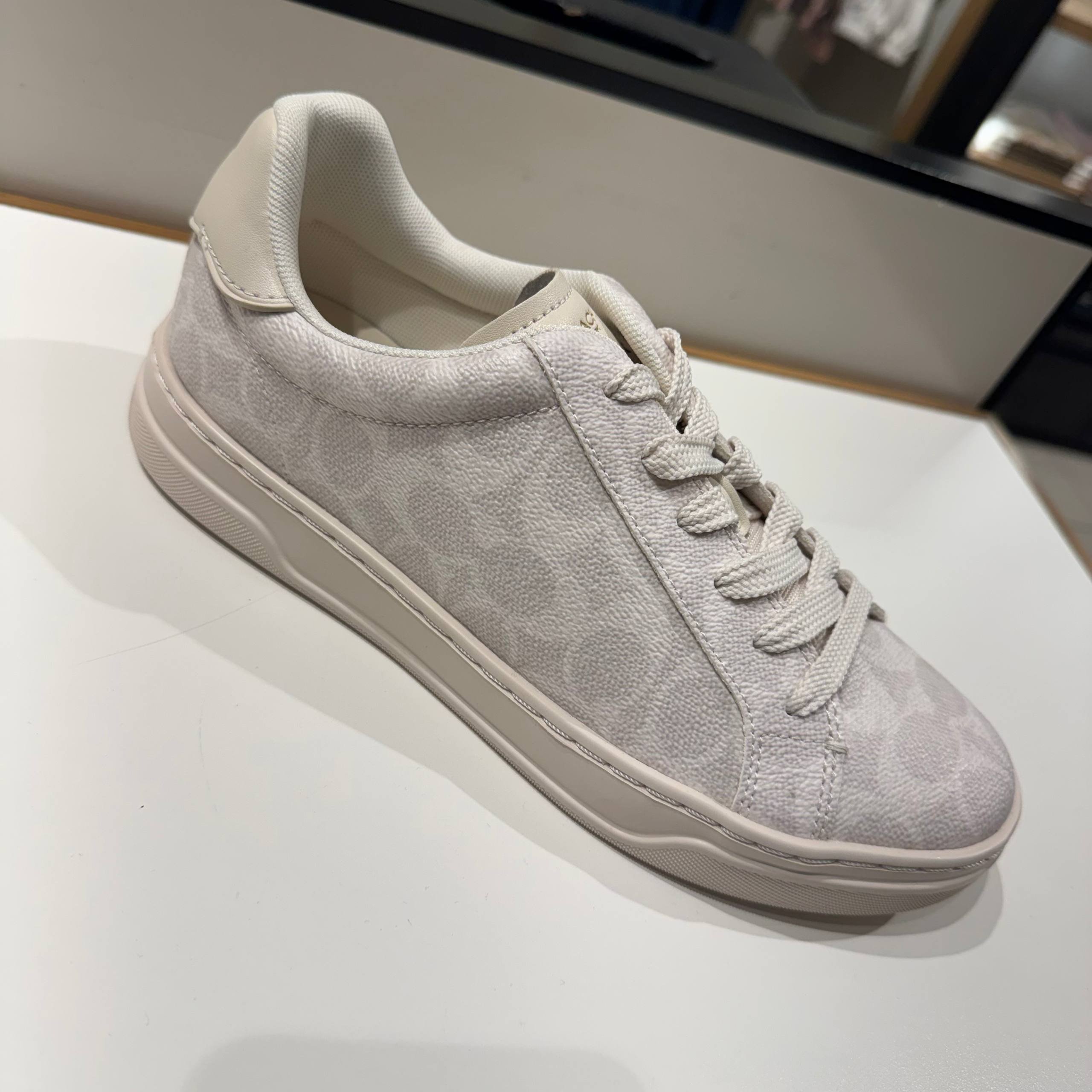 SNEAKER