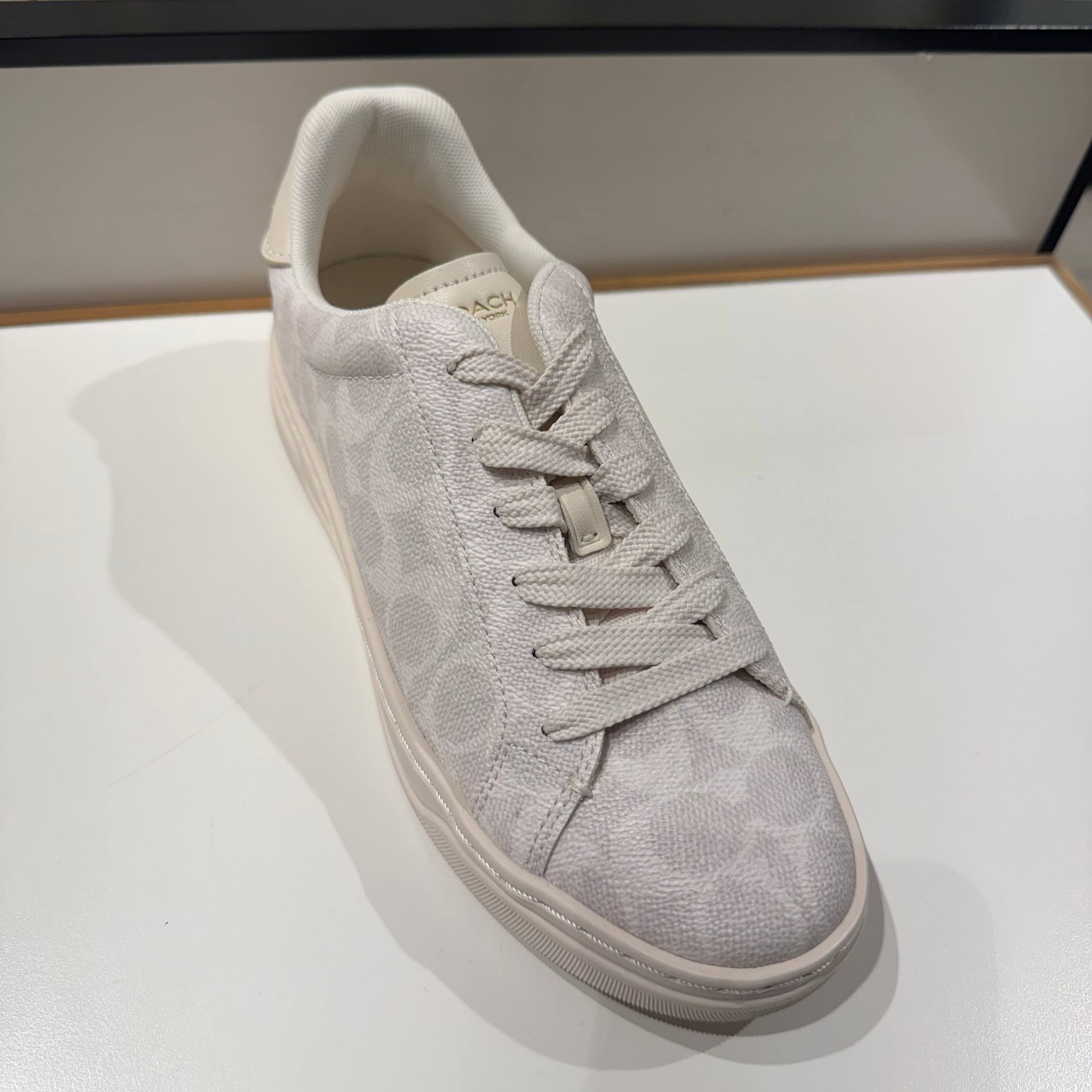 SNEAKER