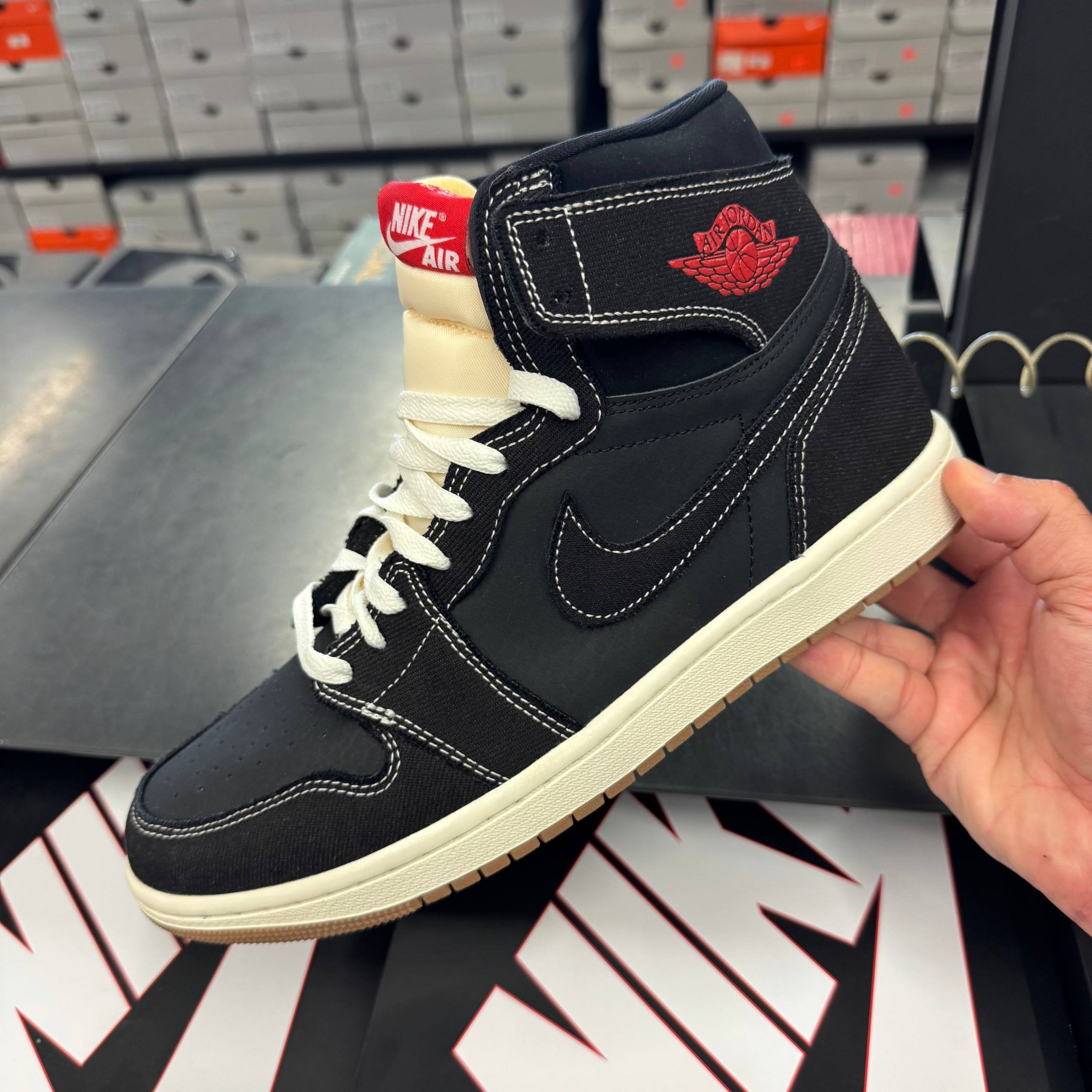 JORDAN 1 RETRO