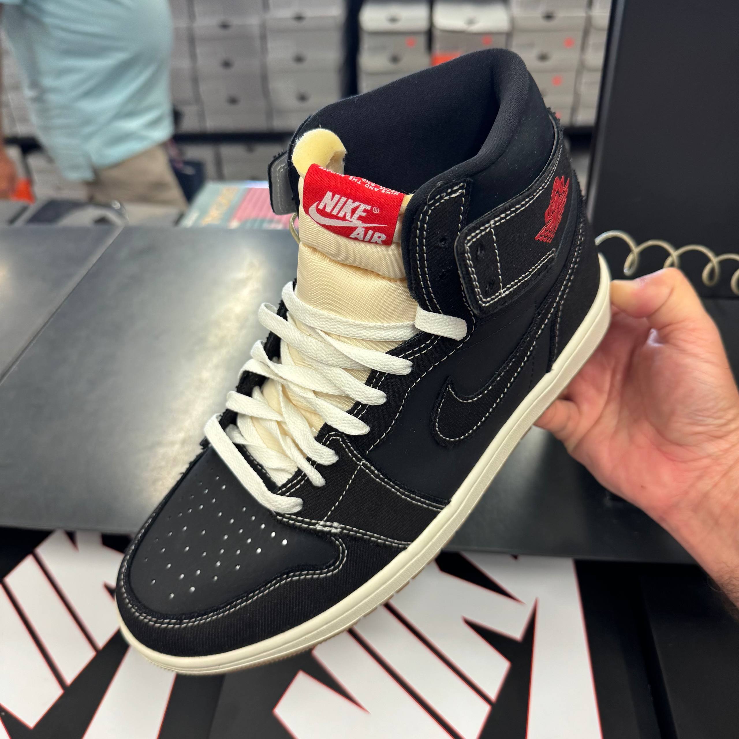 JORDAN 1 RETRO