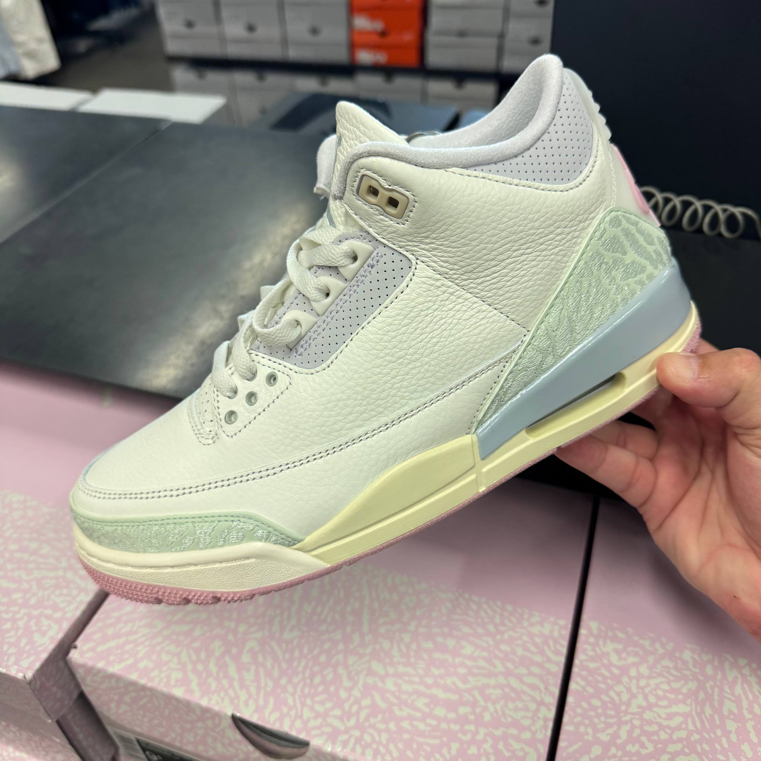 JORDAN 3 RETRO