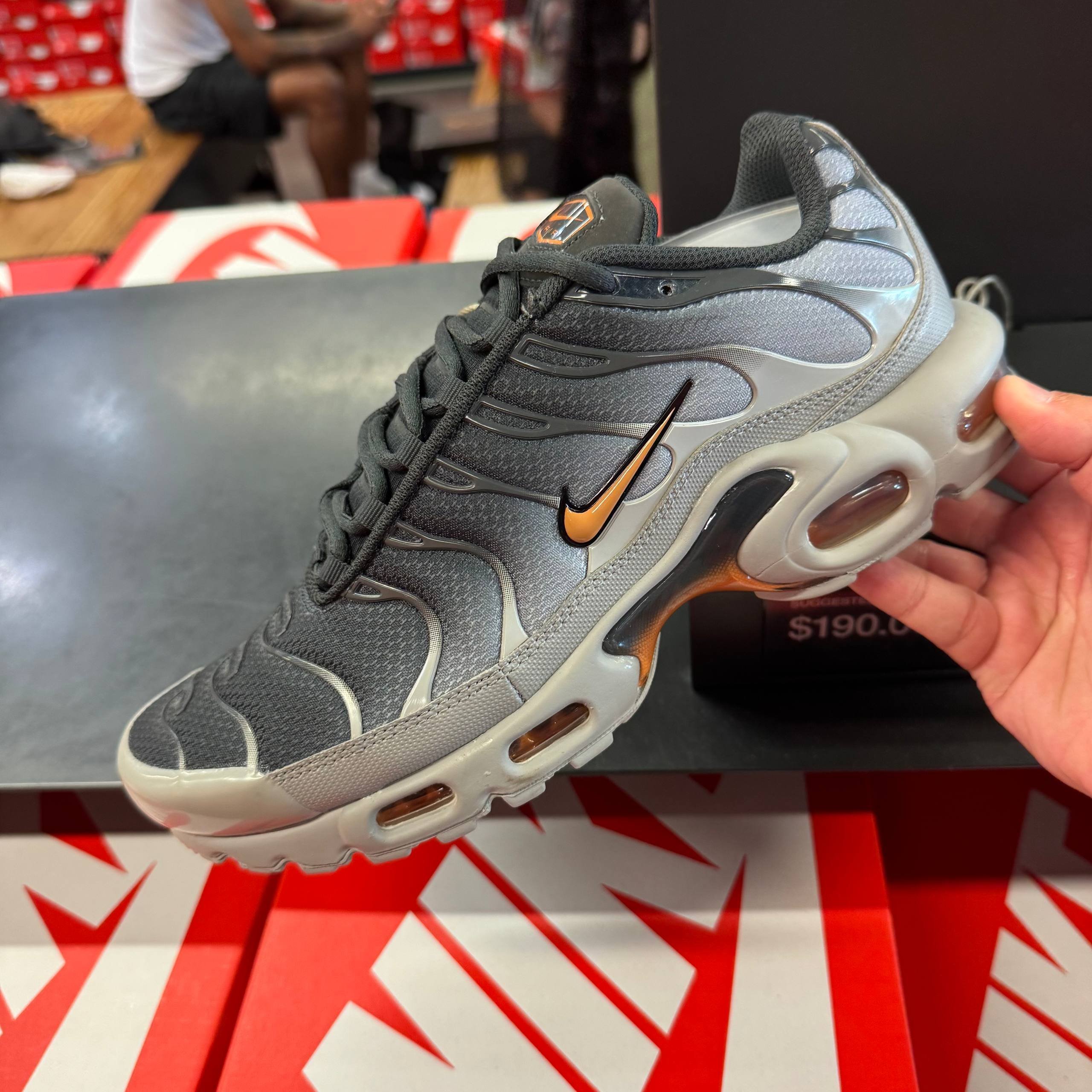 AIR MAX PLUS