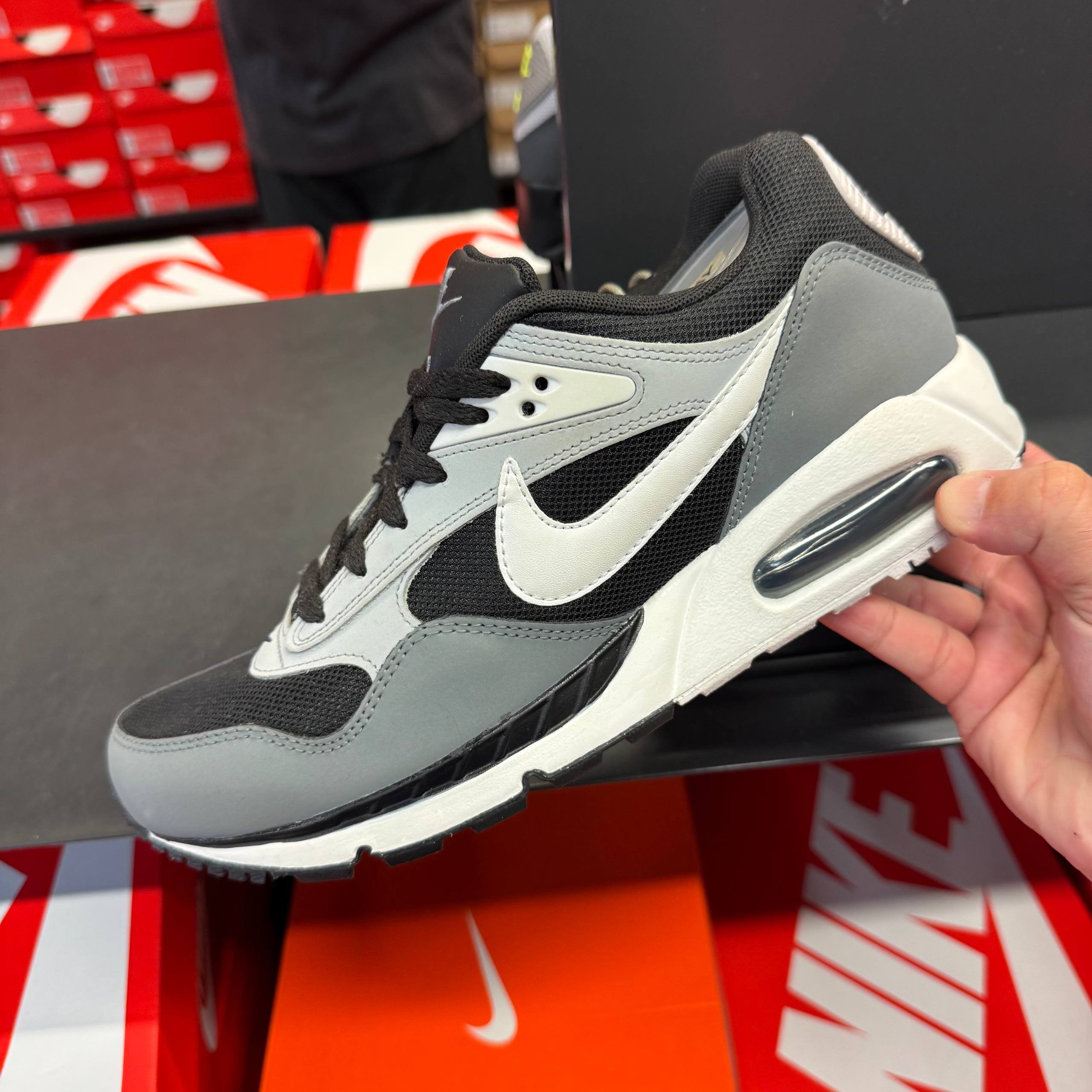 AIR MAX COMMAND
