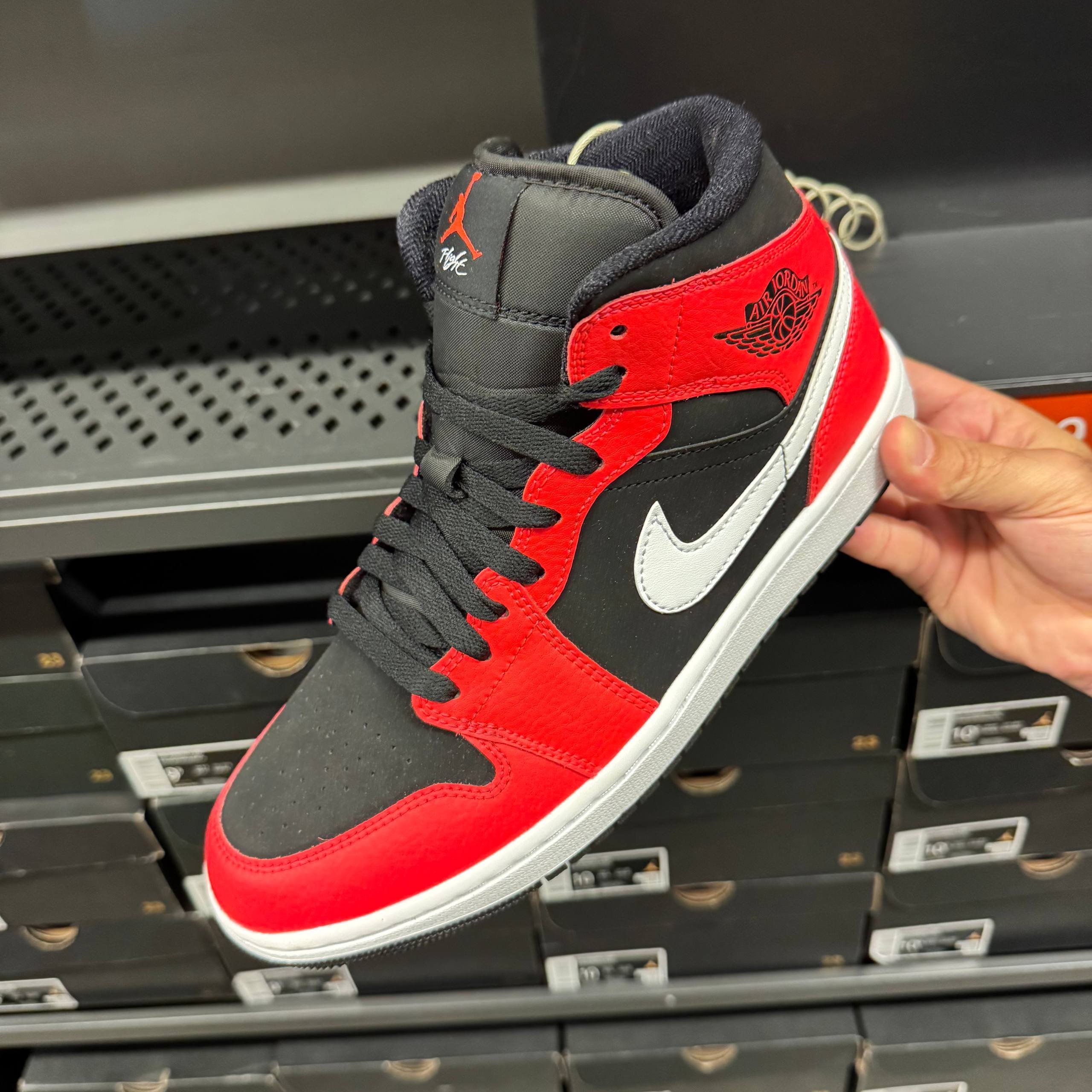 JORDAN 1 MID
