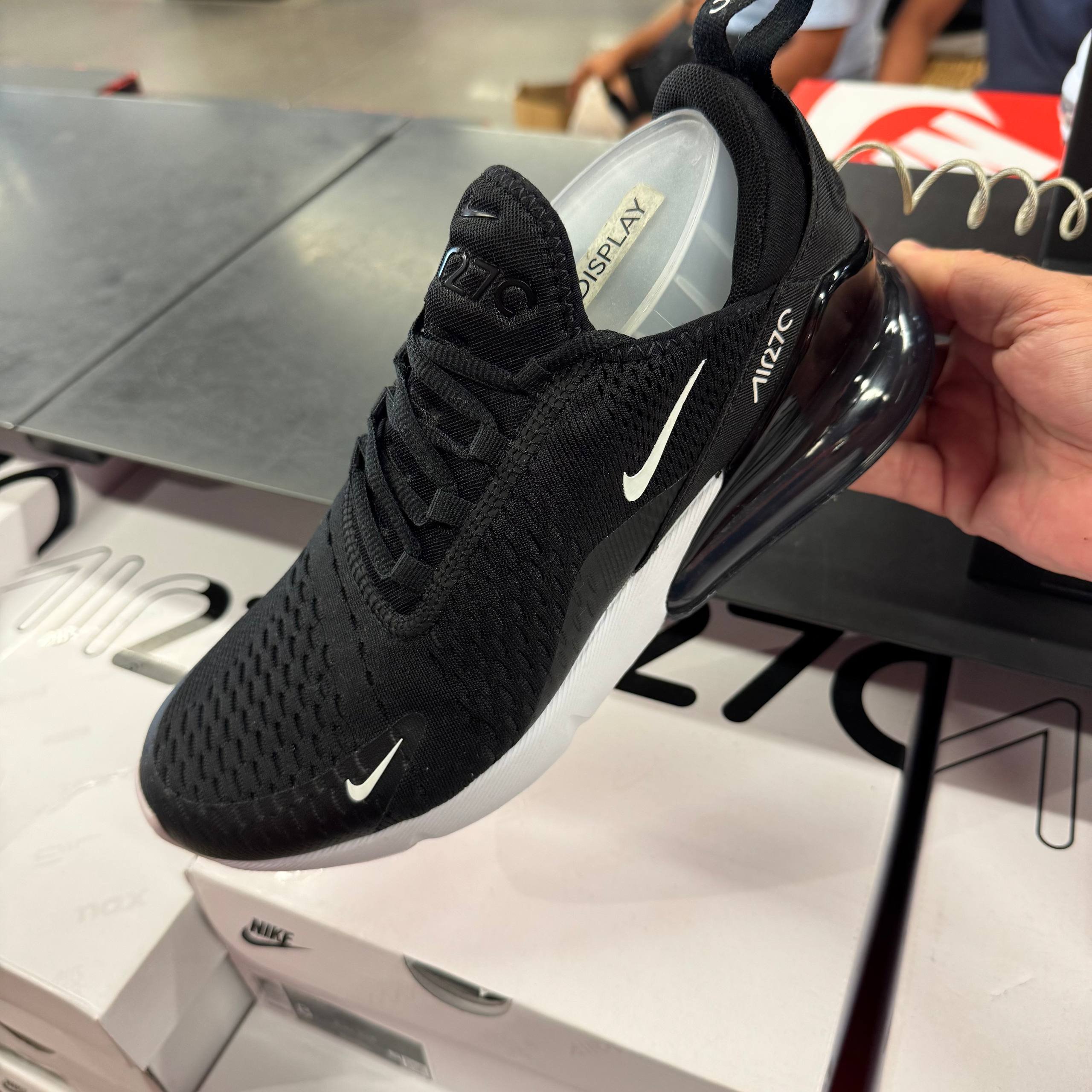 AIR MAX 270