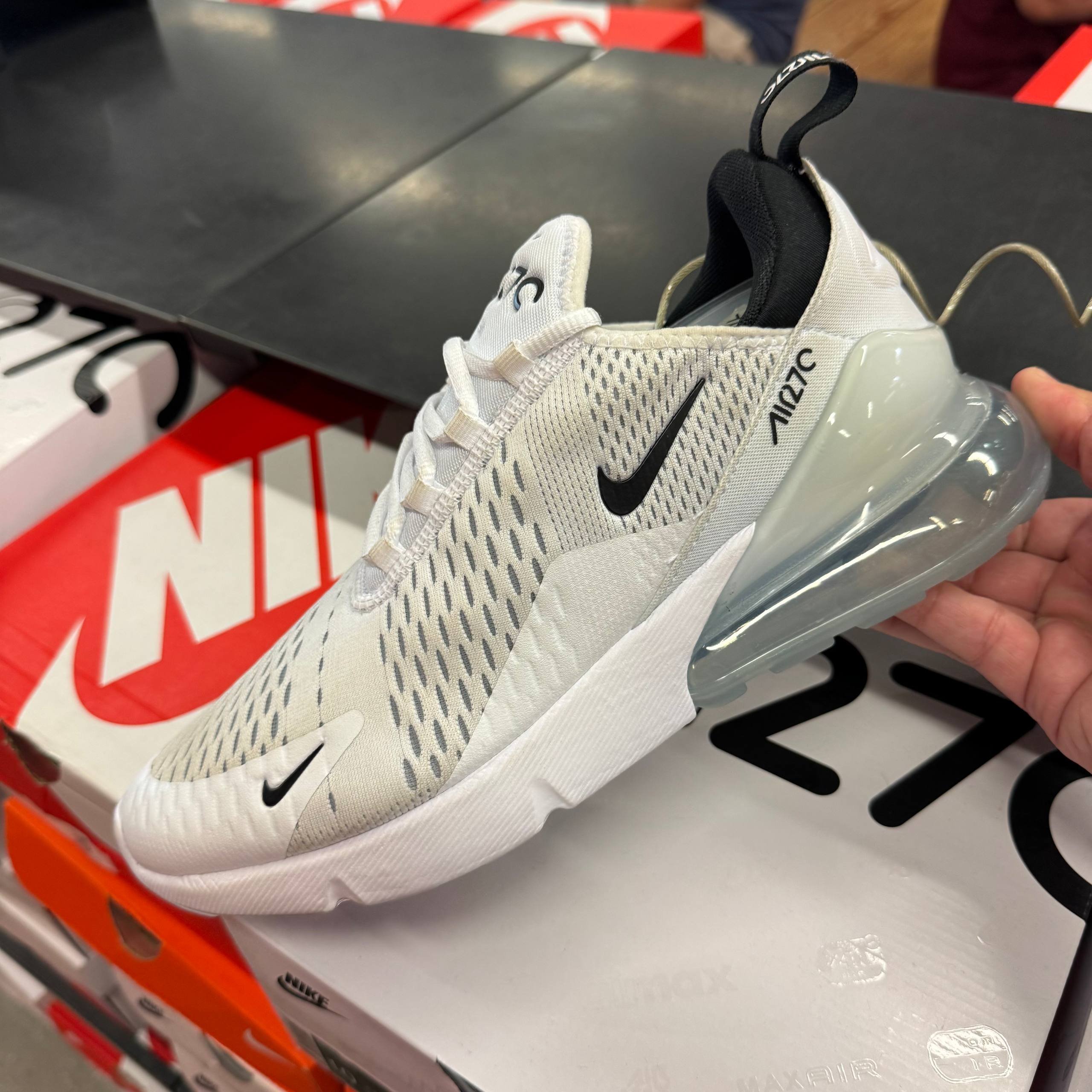 AIR MAX 270