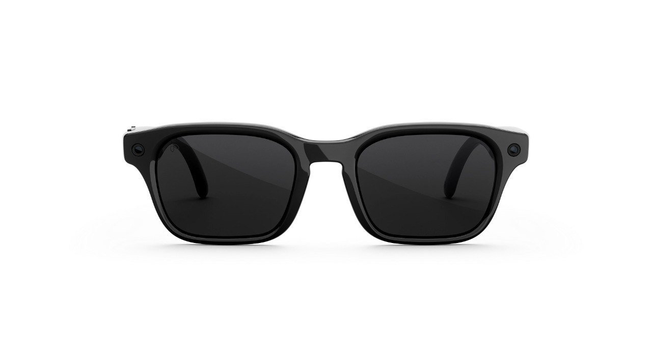 Adventurer Frame color:Classic Black
Lens color:Clear to Grey Transitions®