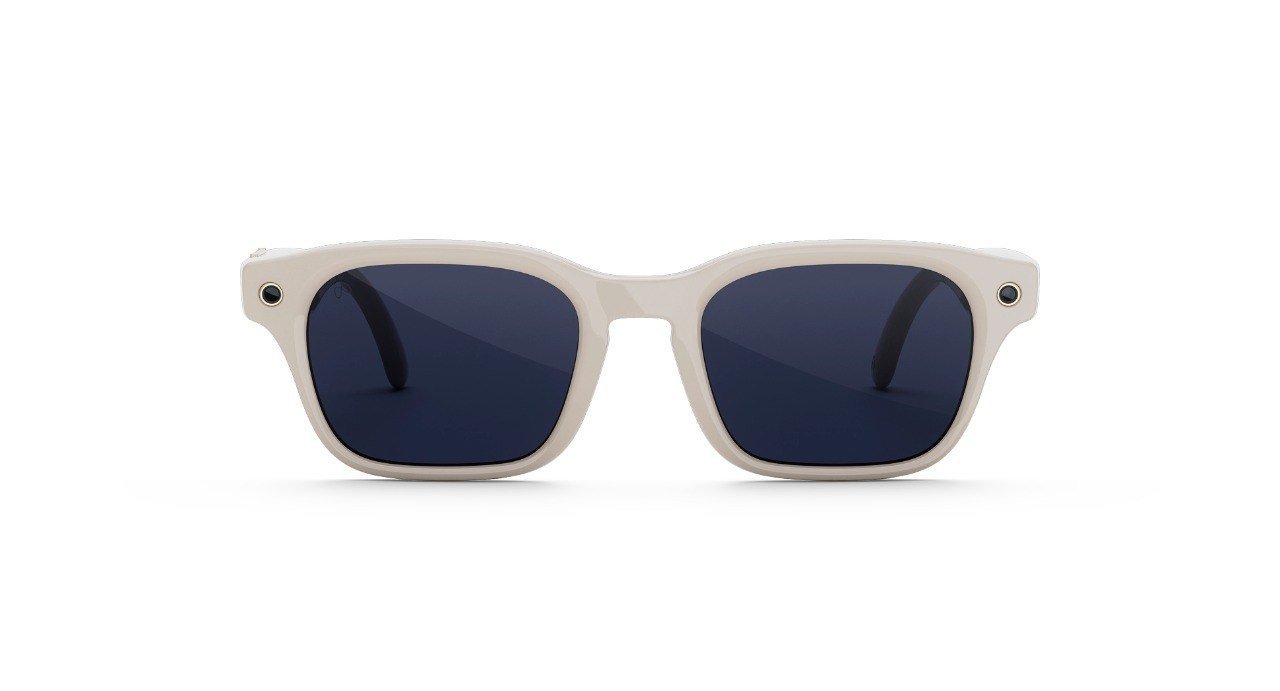 Adventurer Frame color:Linen
Lens color:Clear to Sapphire Transitions®