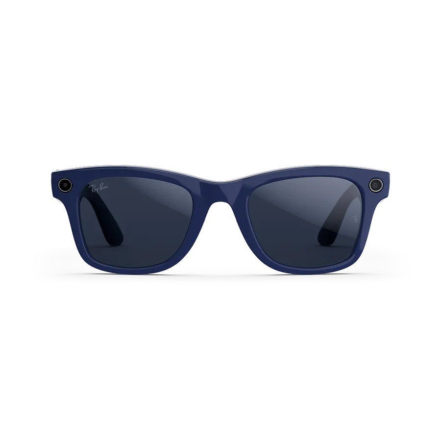 Wayfarer (Gen 2) Frame color:Shiny Cosmic Blue
Lens color:Clear to Sapphire Transitions®