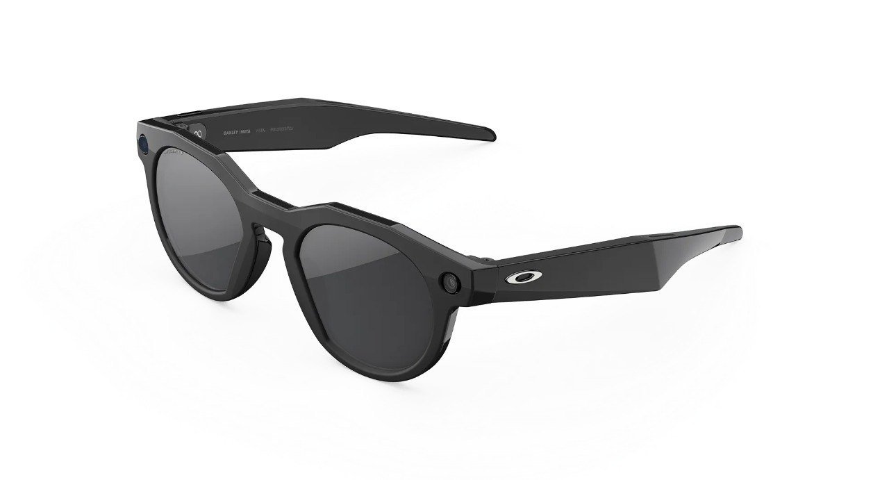 HSTN Frame color:Black
Lens color:Prizm™ Black Polarized
