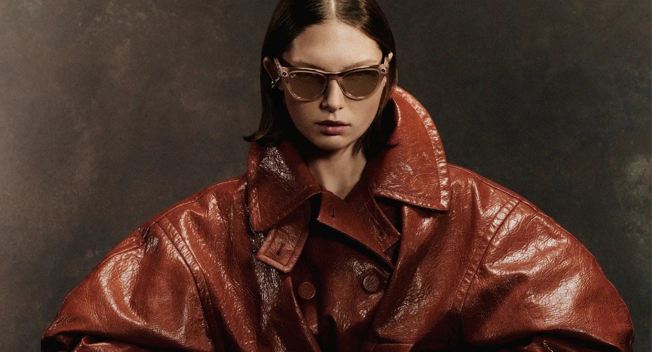 Skyler (Gen 2) Frame color:Shiny Transparent Peach
Lens color:Clear to Brown Transitions®