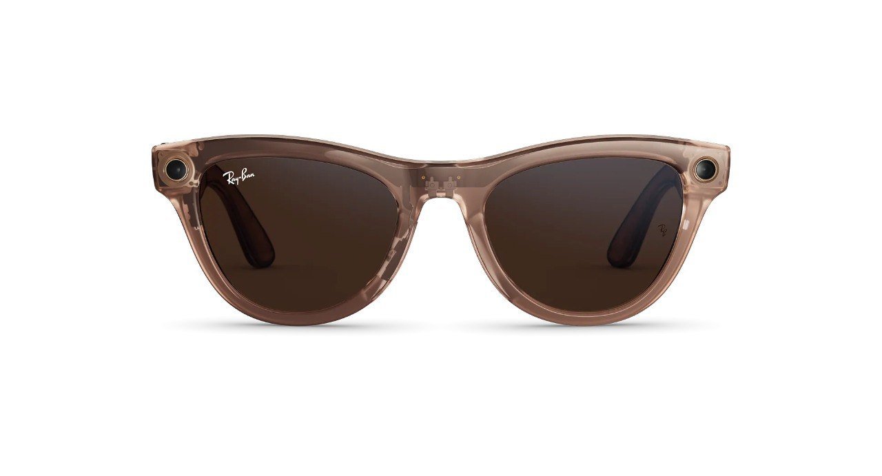 Skyler (Gen 2) Frame color:Shiny Transparent Peach
Lens color:Clear to Brown Transitions®