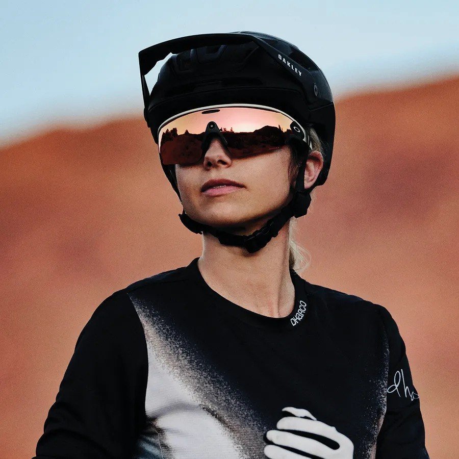 Vanguard Frame color:White
Lens color:Prizm™ Rose Gold