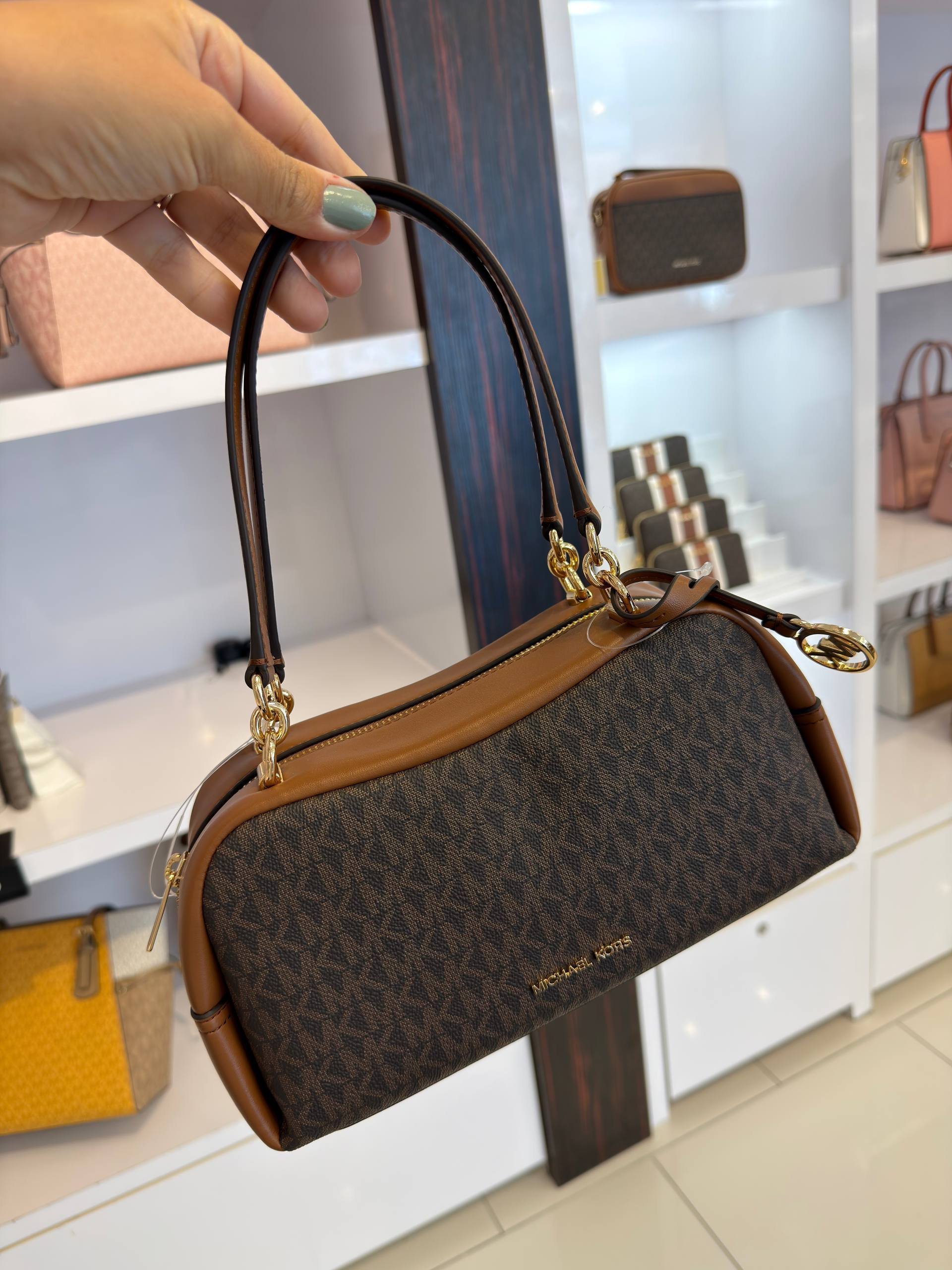 BOLSA DE OMBRO CECILY COM ALÇA EXTRA