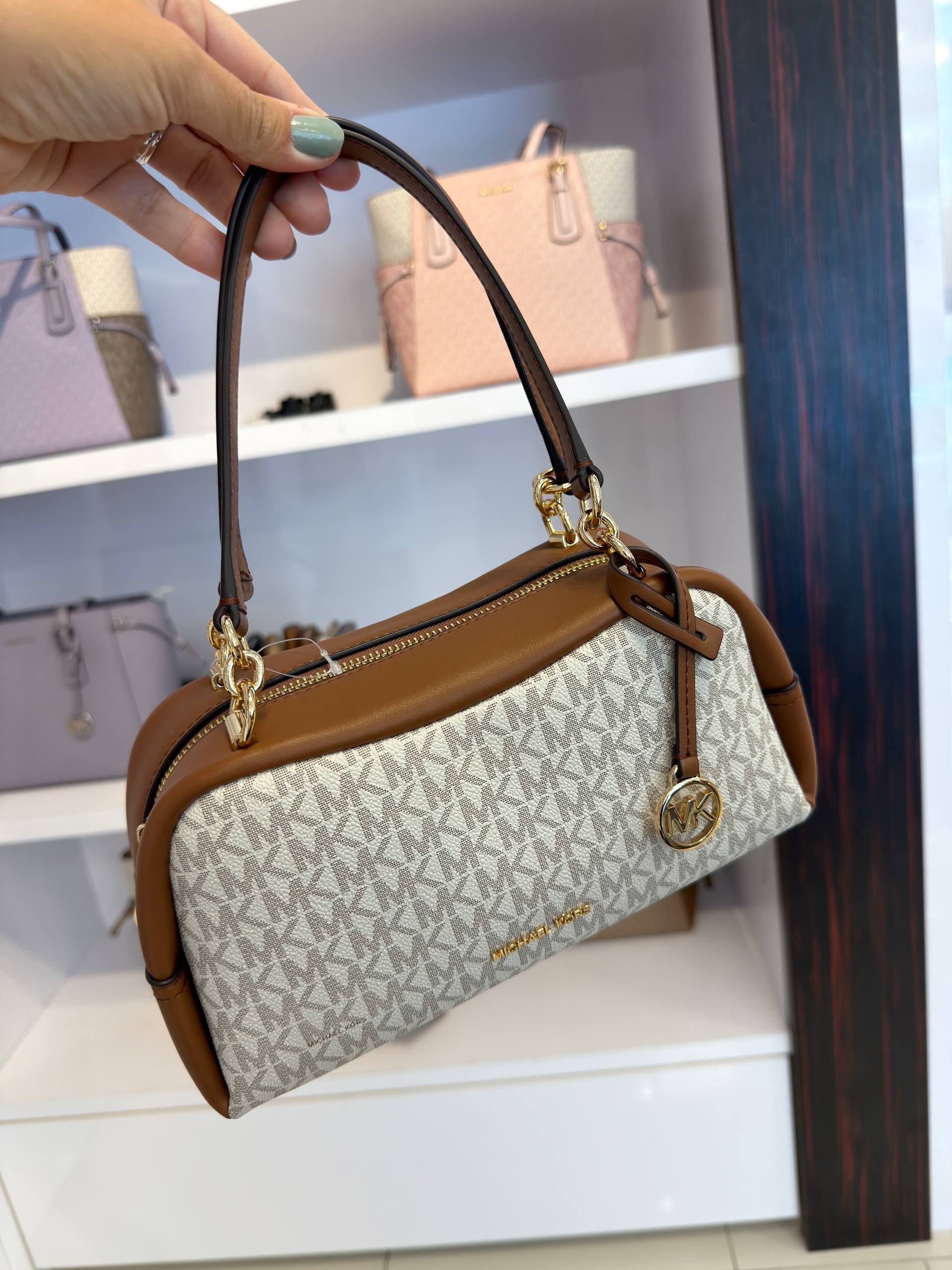 BOLSA DE OMBRO CECILY COM ALÇA EXTRA