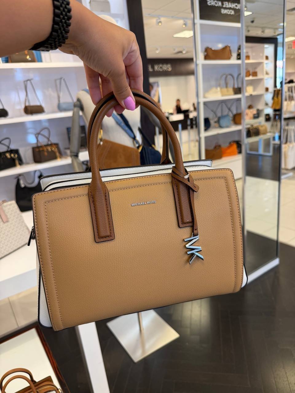 BOLSA LAILA DE MÃO COM ALÇA EXTRA