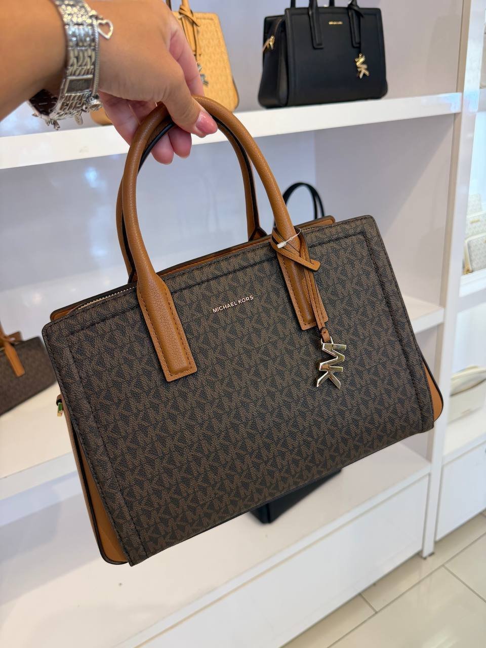 BOLSA LAILA DE MÃO COM ALÇA EXTRA