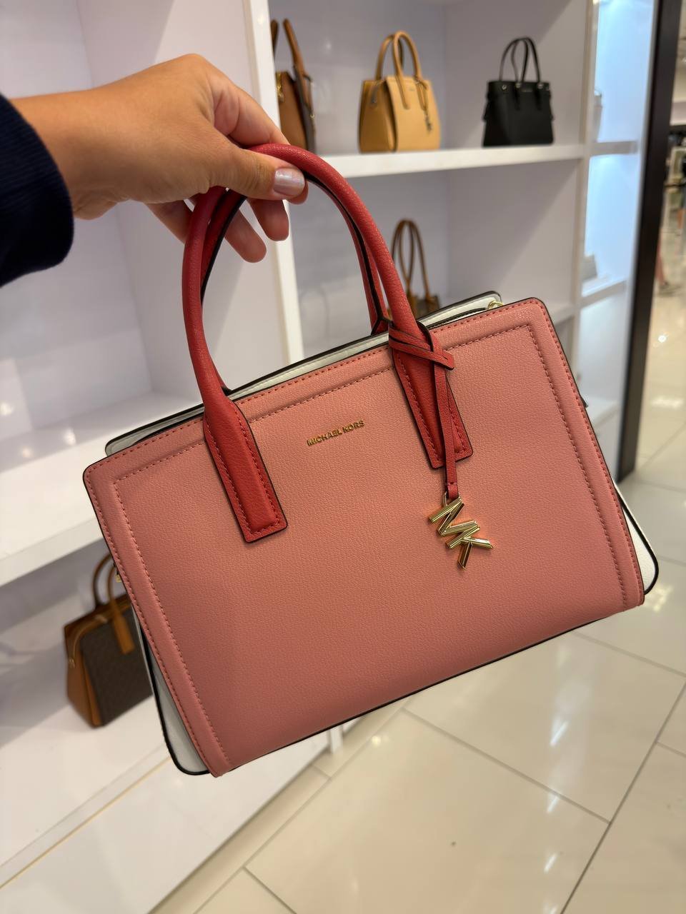 BOLSA LAILA DE MÃO COM ALÇA EXTRA
