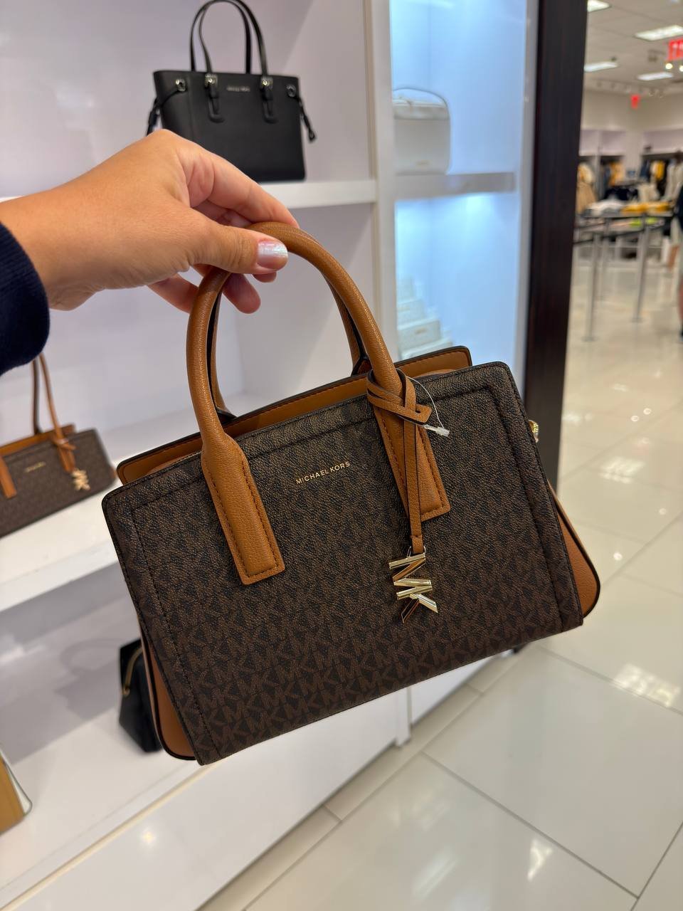 BOLSA LAILA DE MÃO COM ALÇA EXTRA