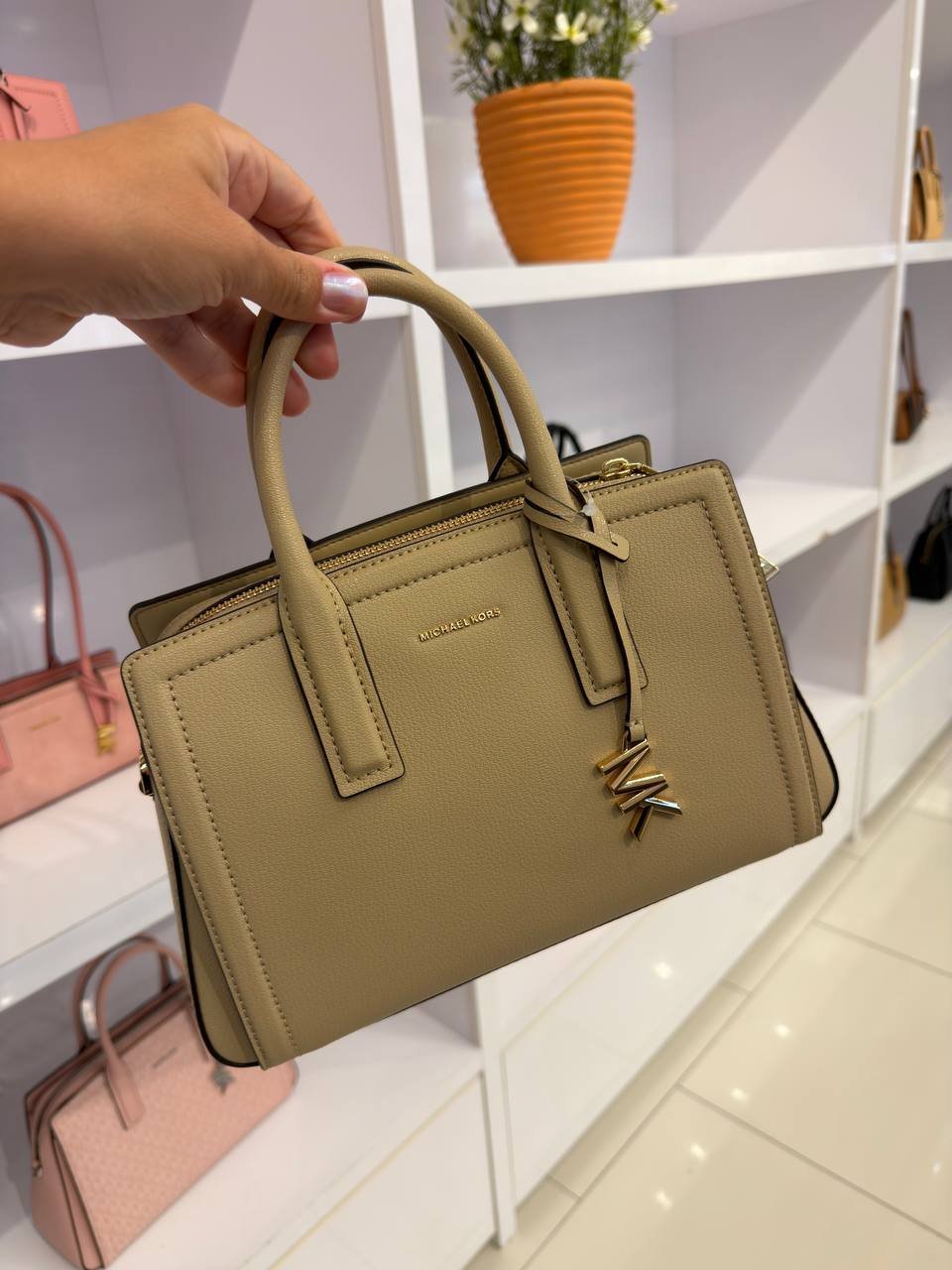BOLSA LAILA DE MÃO COM ALÇA EXTRA
