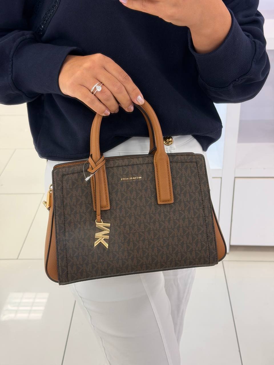 BOLSA LAILA DE MÃO COM ALÇA EXTRA