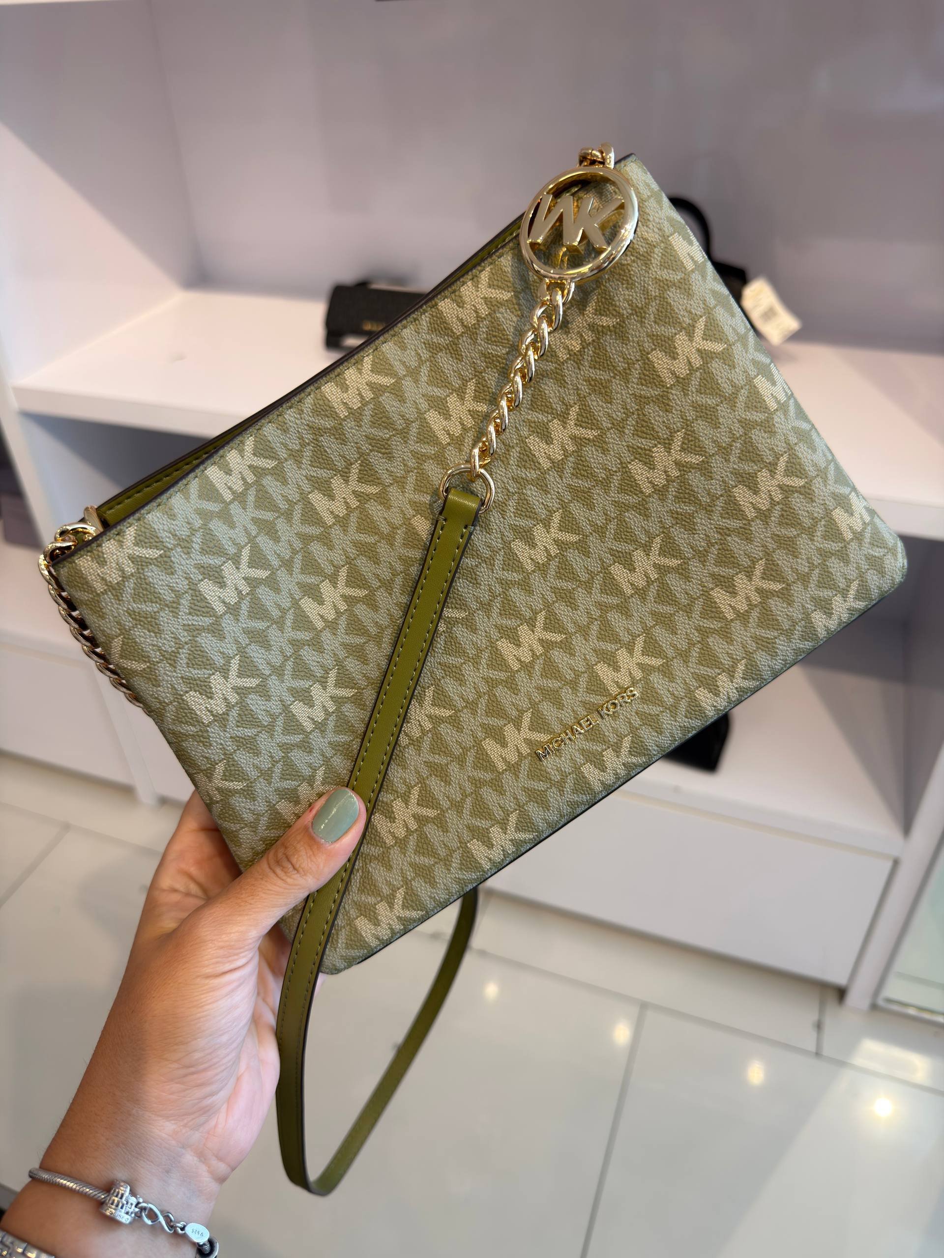 CROSSBODY