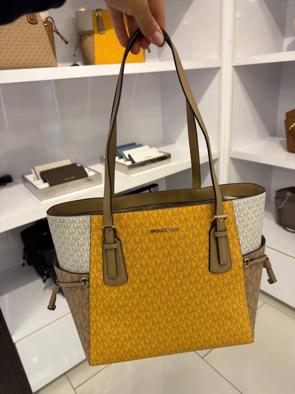 VOYAGER TOTE