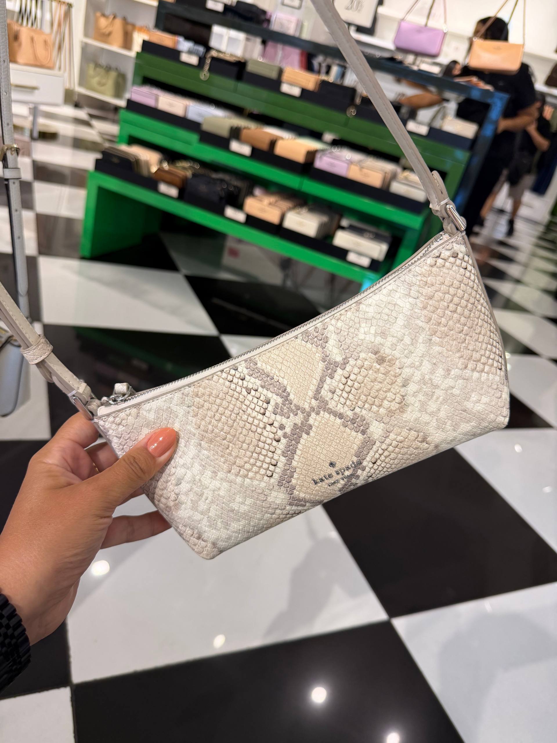 CROSSBODY