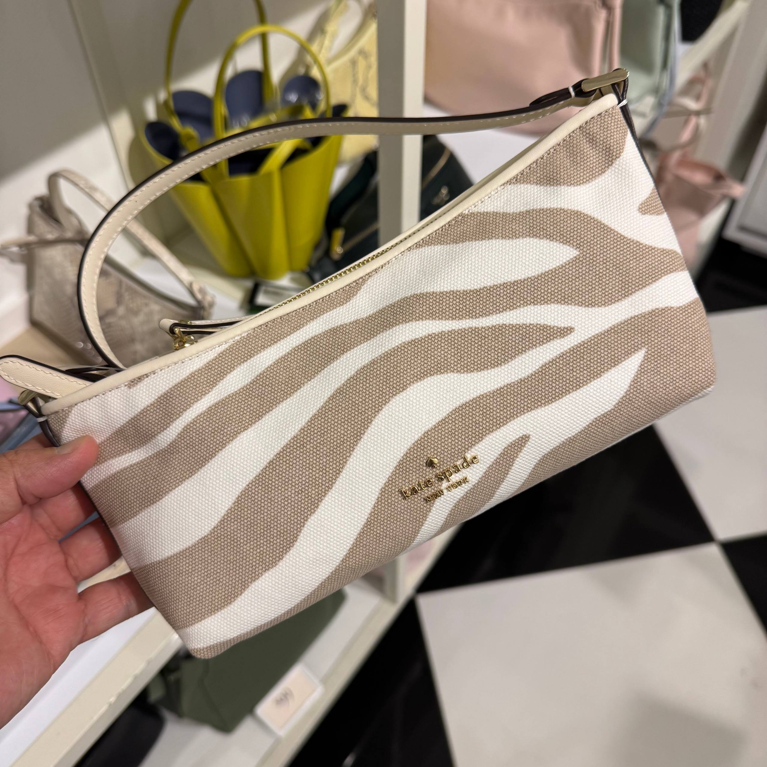 CROSSBODY